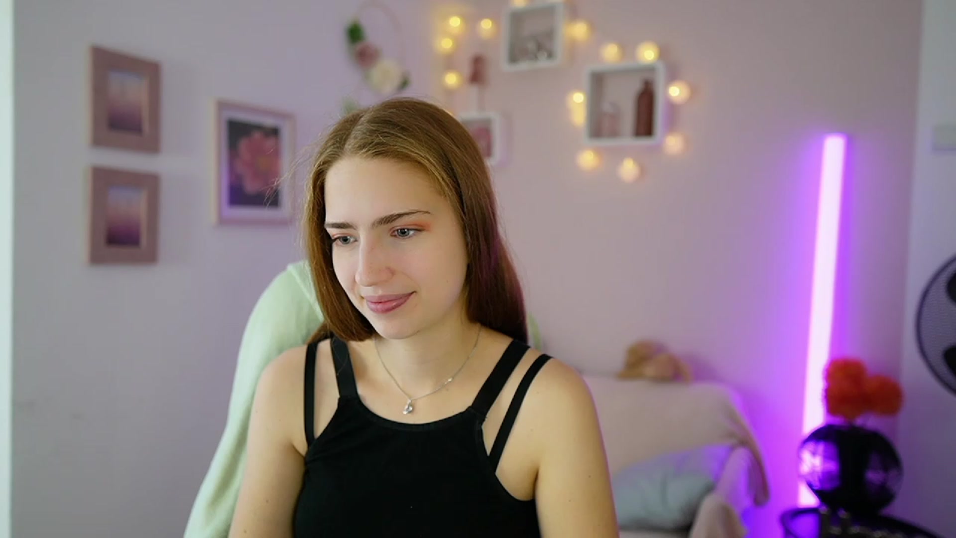 Gallery image thumbnail from Naomi_Woods18's myfreecams stream on, 11/12/2023, 11:31 image 11 of 20