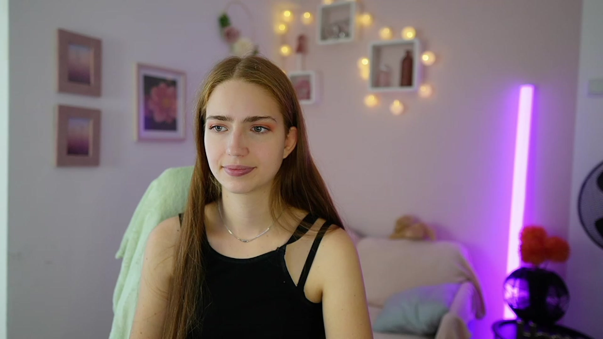 Gallery image thumbnail from Naomi_Woods18's myfreecams stream on, 11/12/2023, 13:37 image 15 of 20