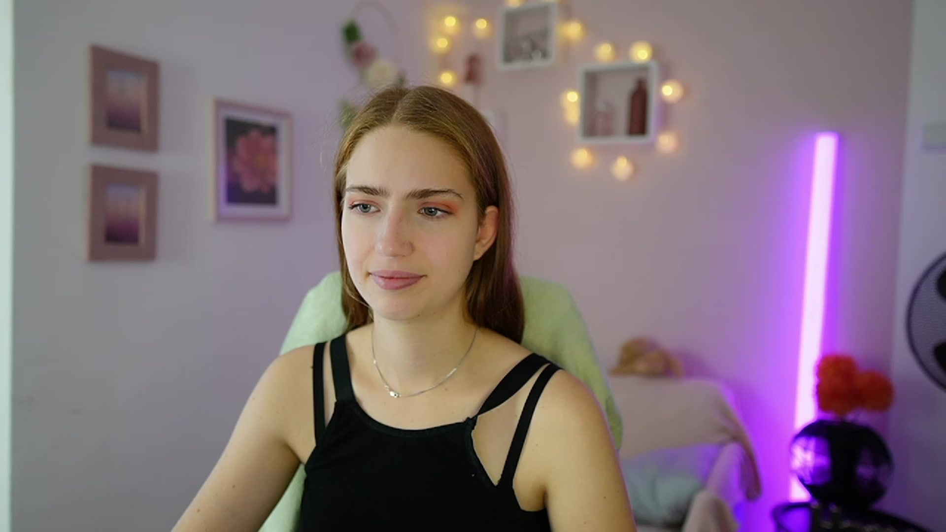 Gallery image thumbnail from Naomi_Woods18's myfreecams stream on, 11/12/2023, 13:37 image 9 of 20