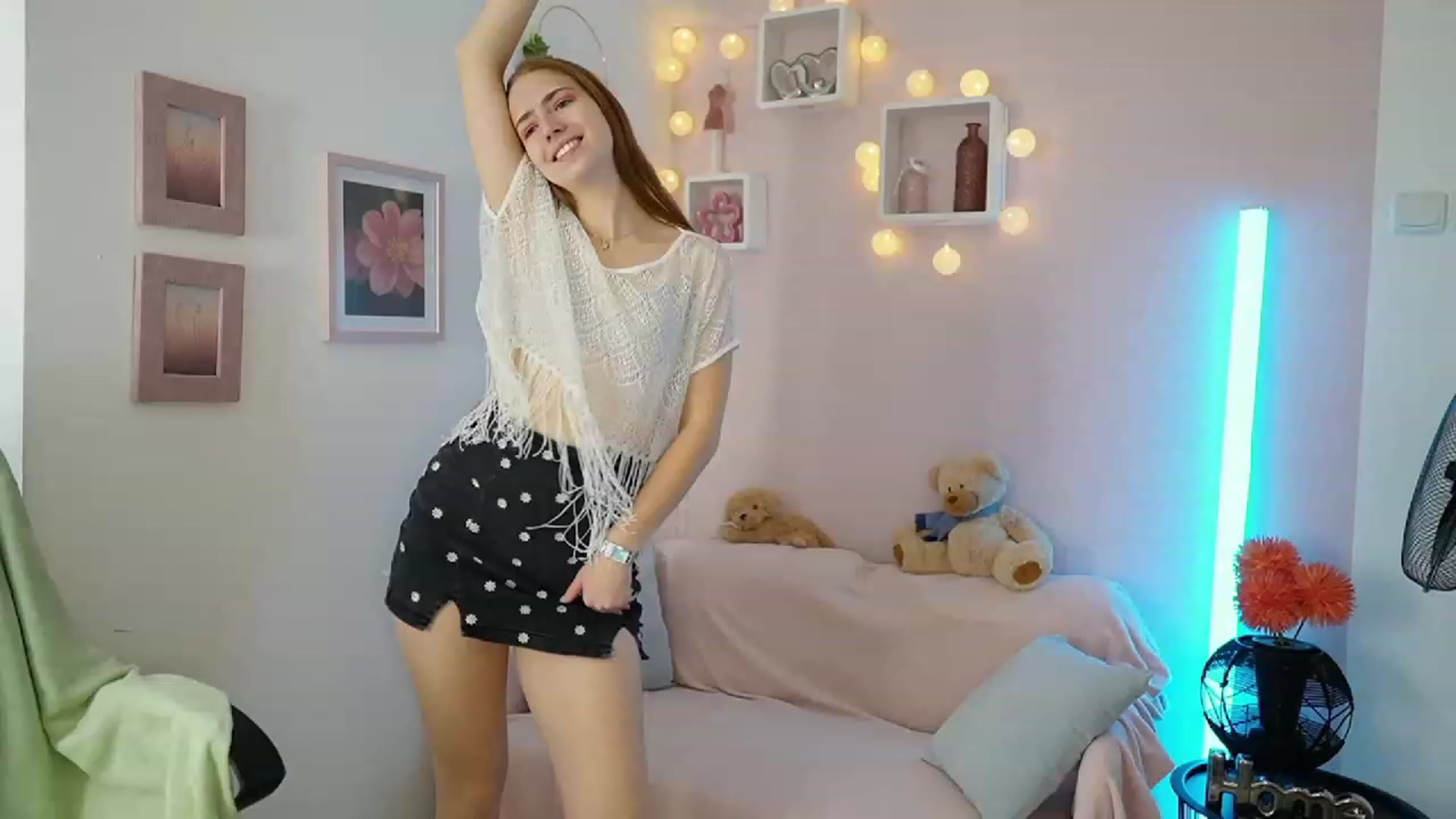 Gallery image thumbnail from Naomi_Woods18's myfreecams stream on, 11/15/2023, 09:24 image 1 of 20