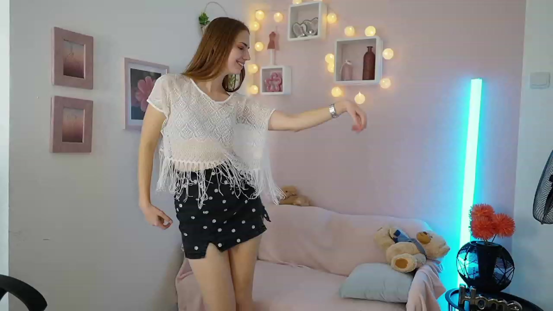 Gallery image thumbnail from Naomi_Woods18's myfreecams stream on, 11/15/2023, 13:11 image 11 of 20