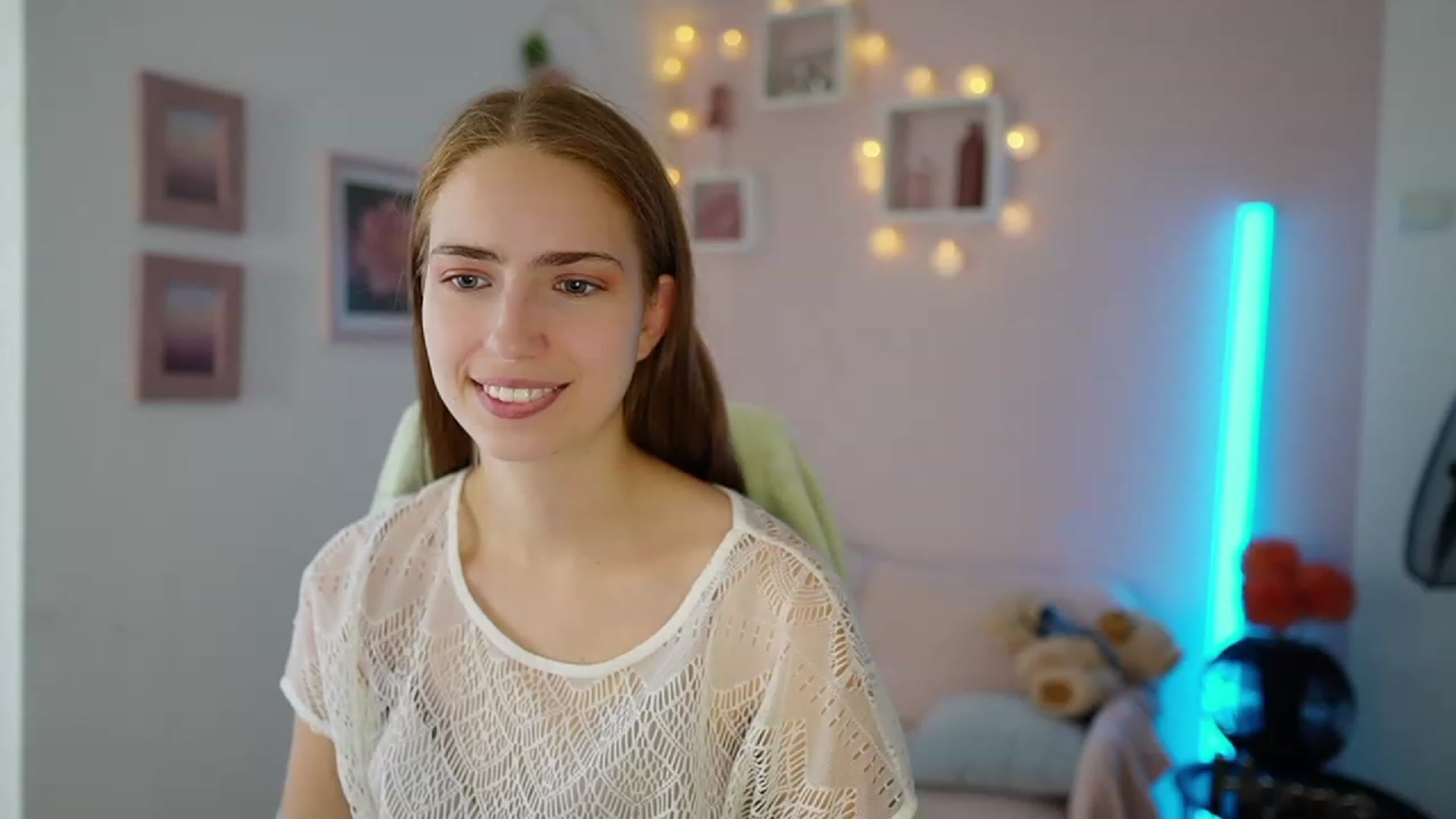 Gallery image thumbnail from Naomi_Woods18's myfreecams stream on, 11/15/2023, 13:11 image 13 of 20