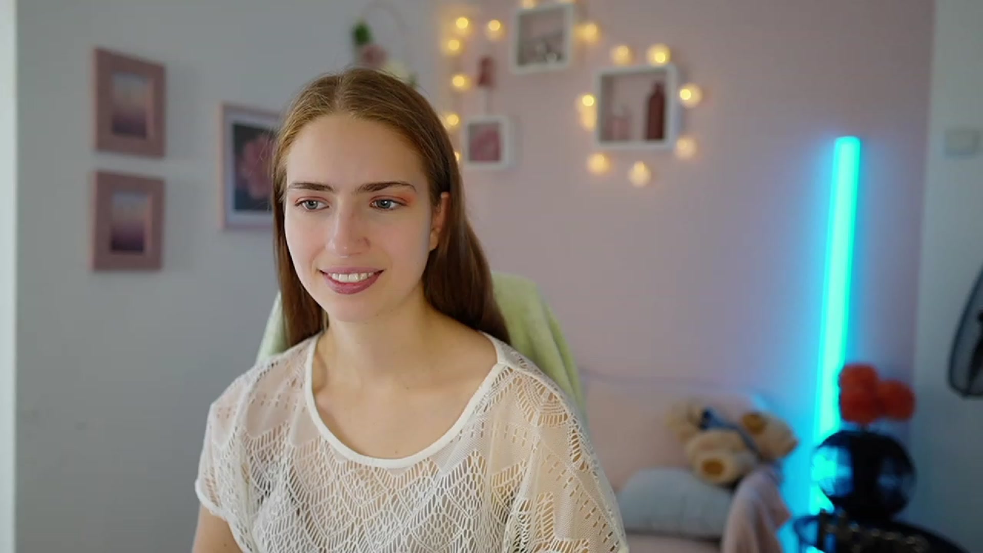 Gallery image thumbnail from Naomi_Woods18's myfreecams stream on, 11/15/2023, 13:11 image 17 of 20