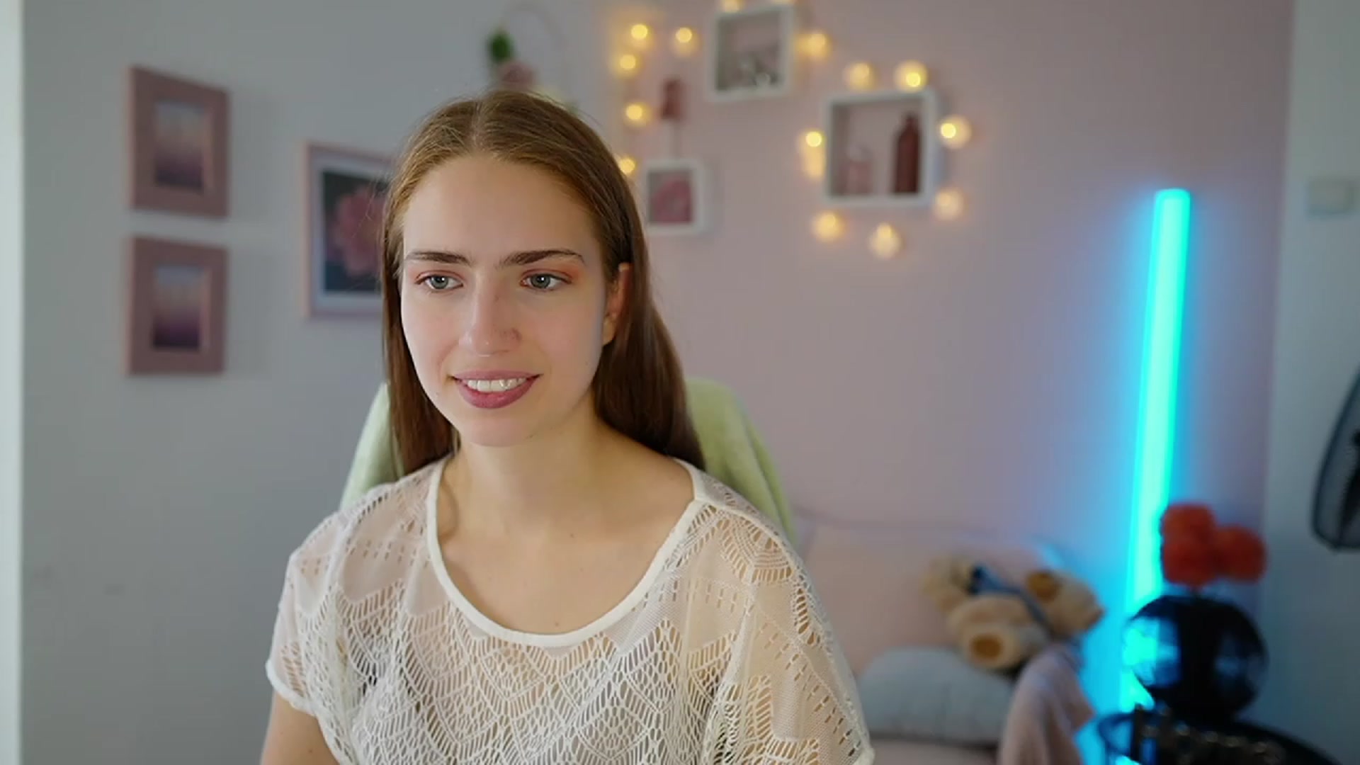 Gallery image thumbnail from Naomi_Woods18's myfreecams stream on, 11/15/2023, 13:11 image 15 of 20