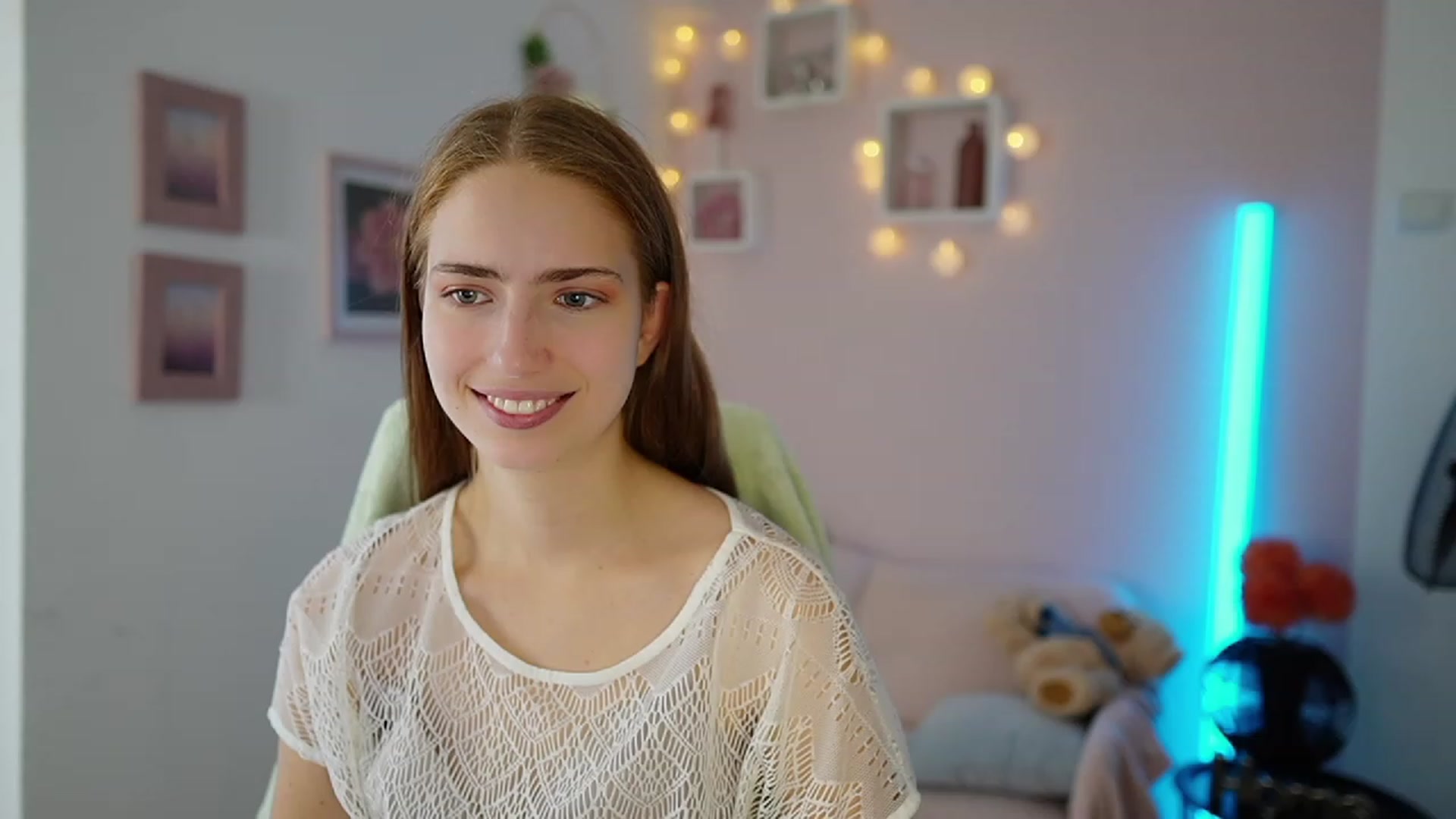 Gallery image thumbnail from Naomi_Woods18's myfreecams stream on, 11/15/2023, 13:11 image 14 of 20