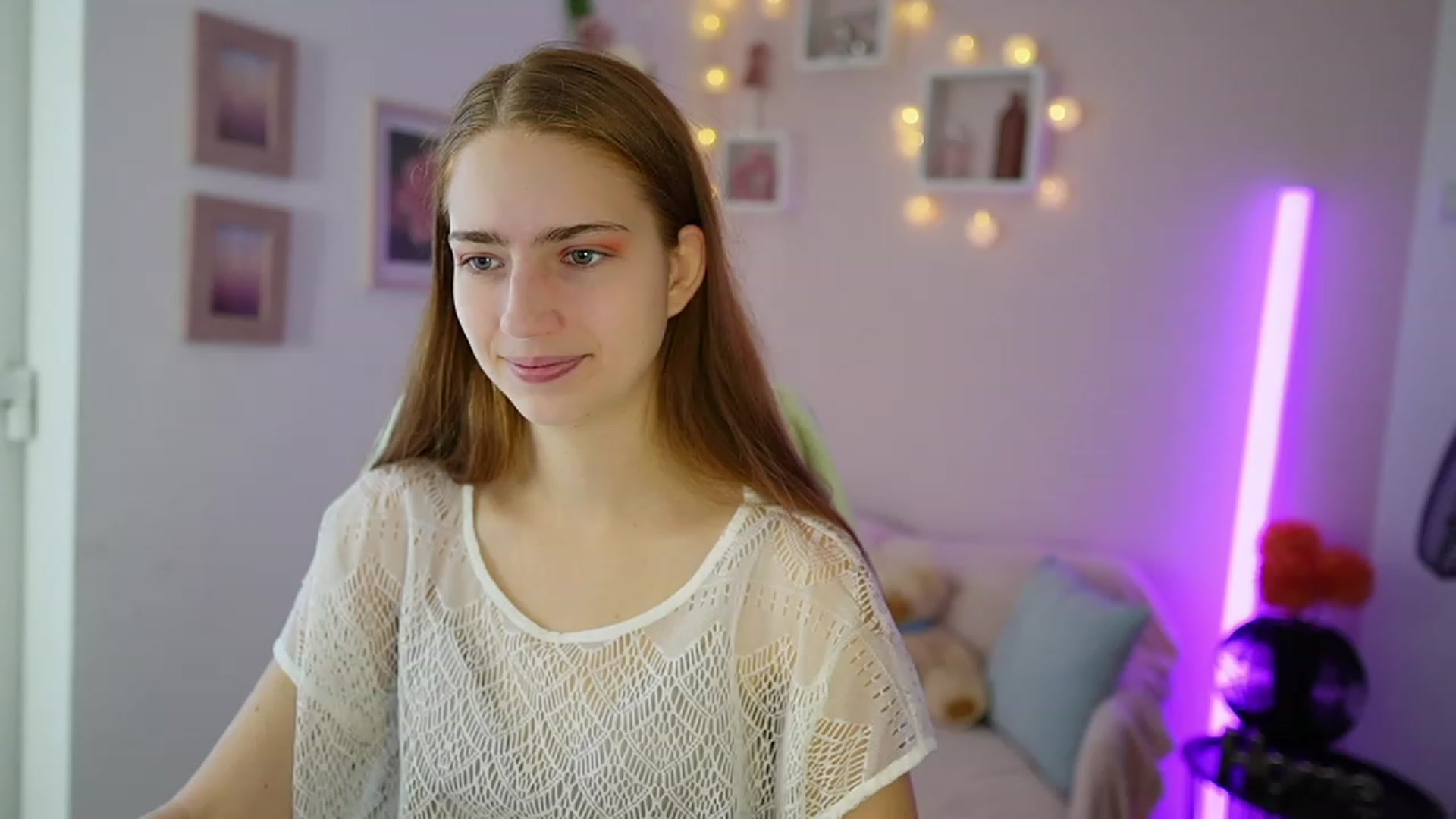 Gallery image thumbnail from Naomi_Woods18's myfreecams stream on, 11/16/2023, 09:25 image 19 of 20