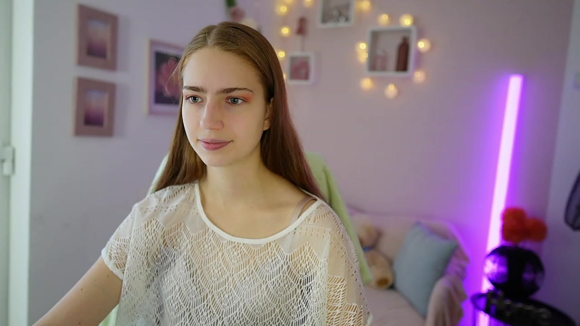 Gallery image thumbnail from Naomi_Woods18's myfreecams stream on, 11/16/2023, 09:25 image 4 of 20