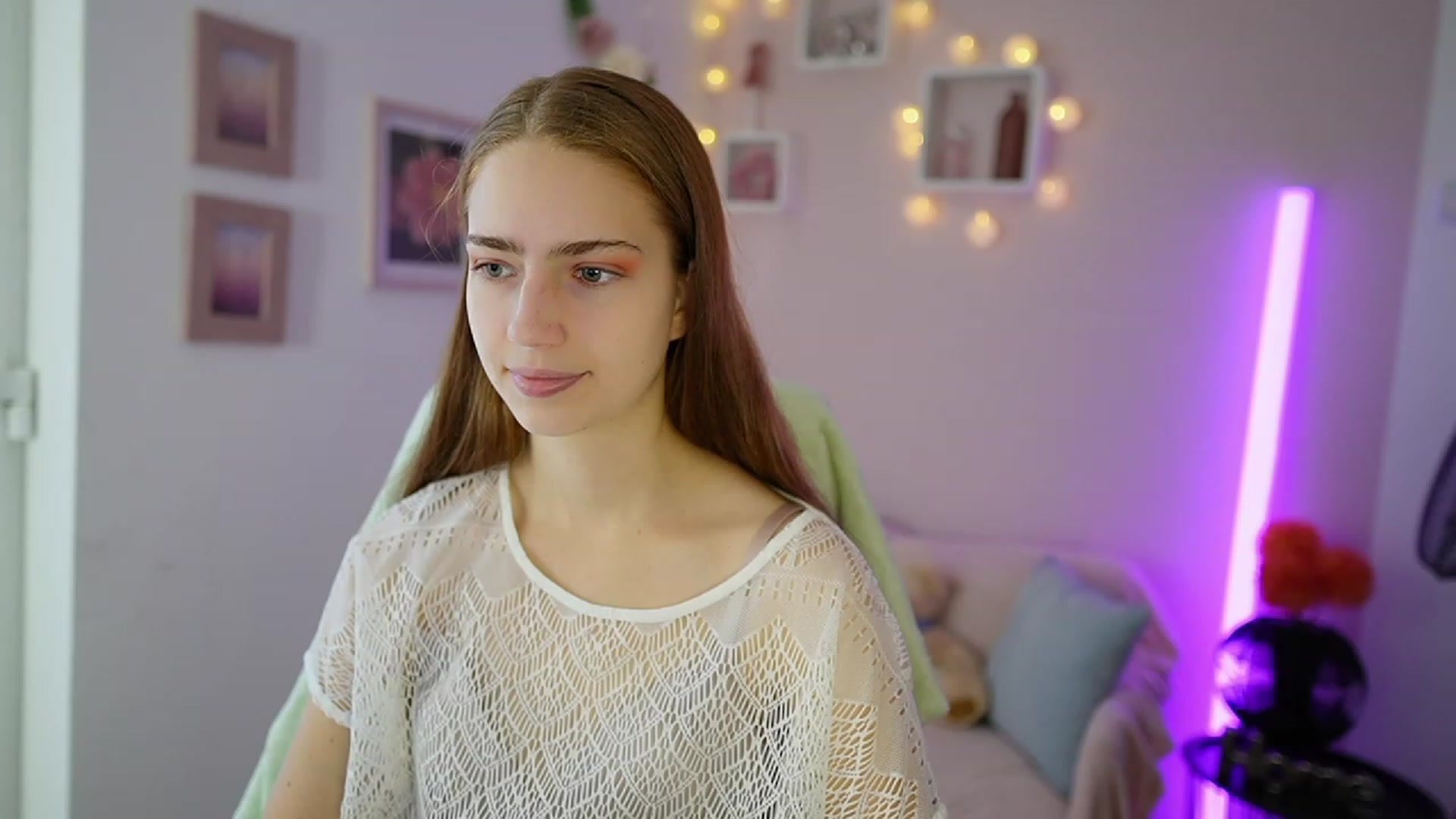 Gallery image thumbnail from Naomi_Woods18's myfreecams stream on, 11/16/2023, 09:25 image 10 of 20