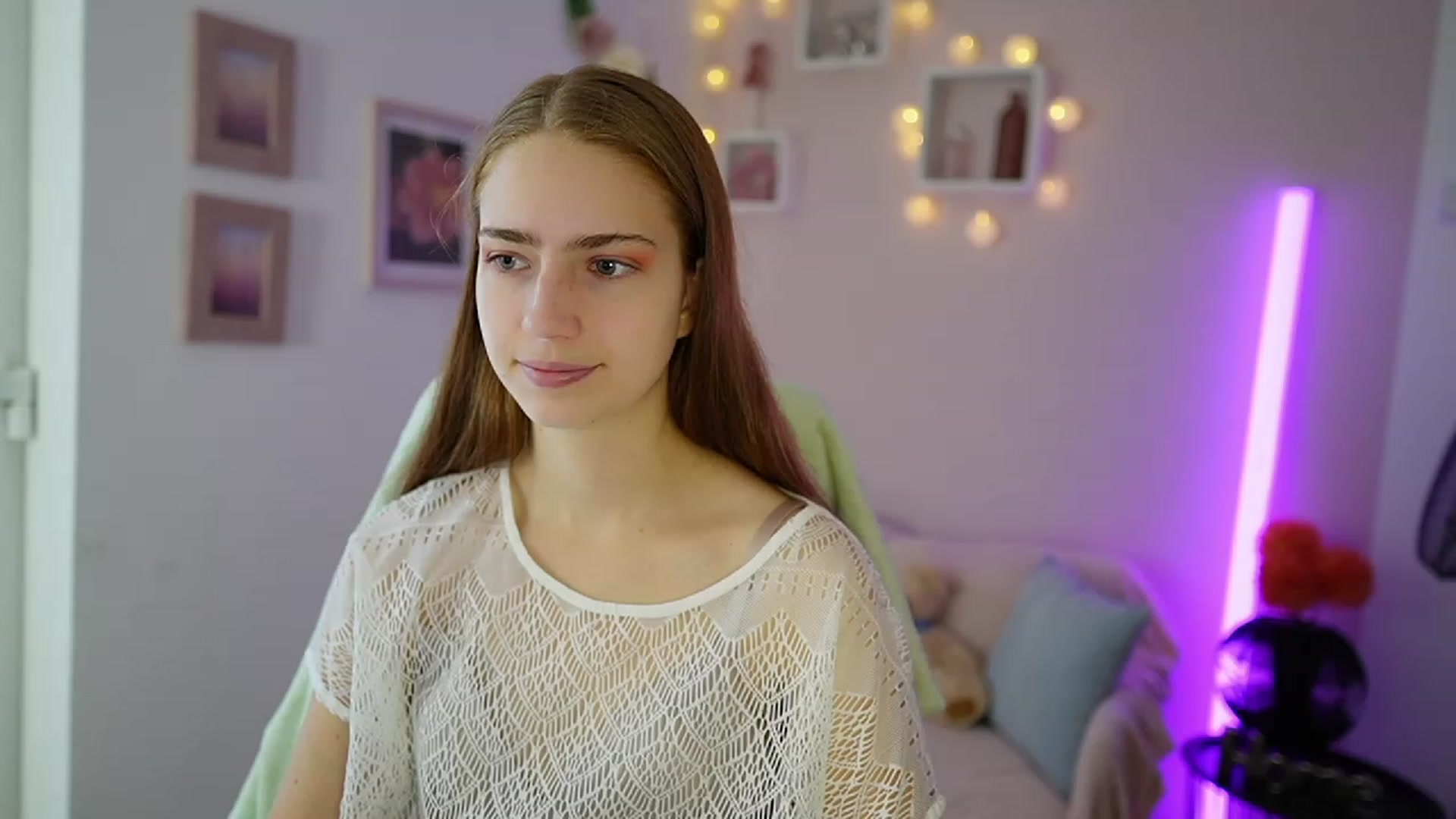 Gallery image thumbnail from Naomi_Woods18's myfreecams stream on, 11/16/2023, 09:25 image 8 of 20