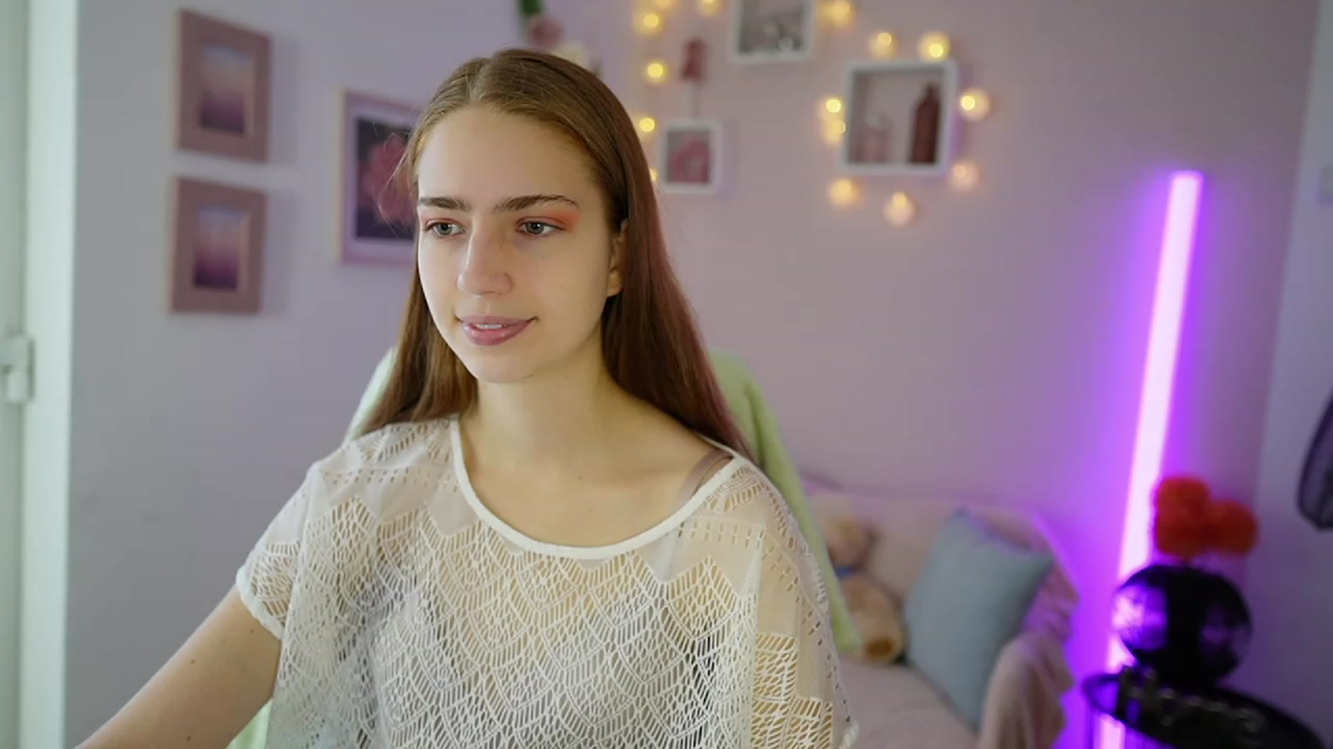 Gallery image thumbnail from Naomi_Woods18's myfreecams stream on, 11/16/2023, 09:25 image 2 of 20