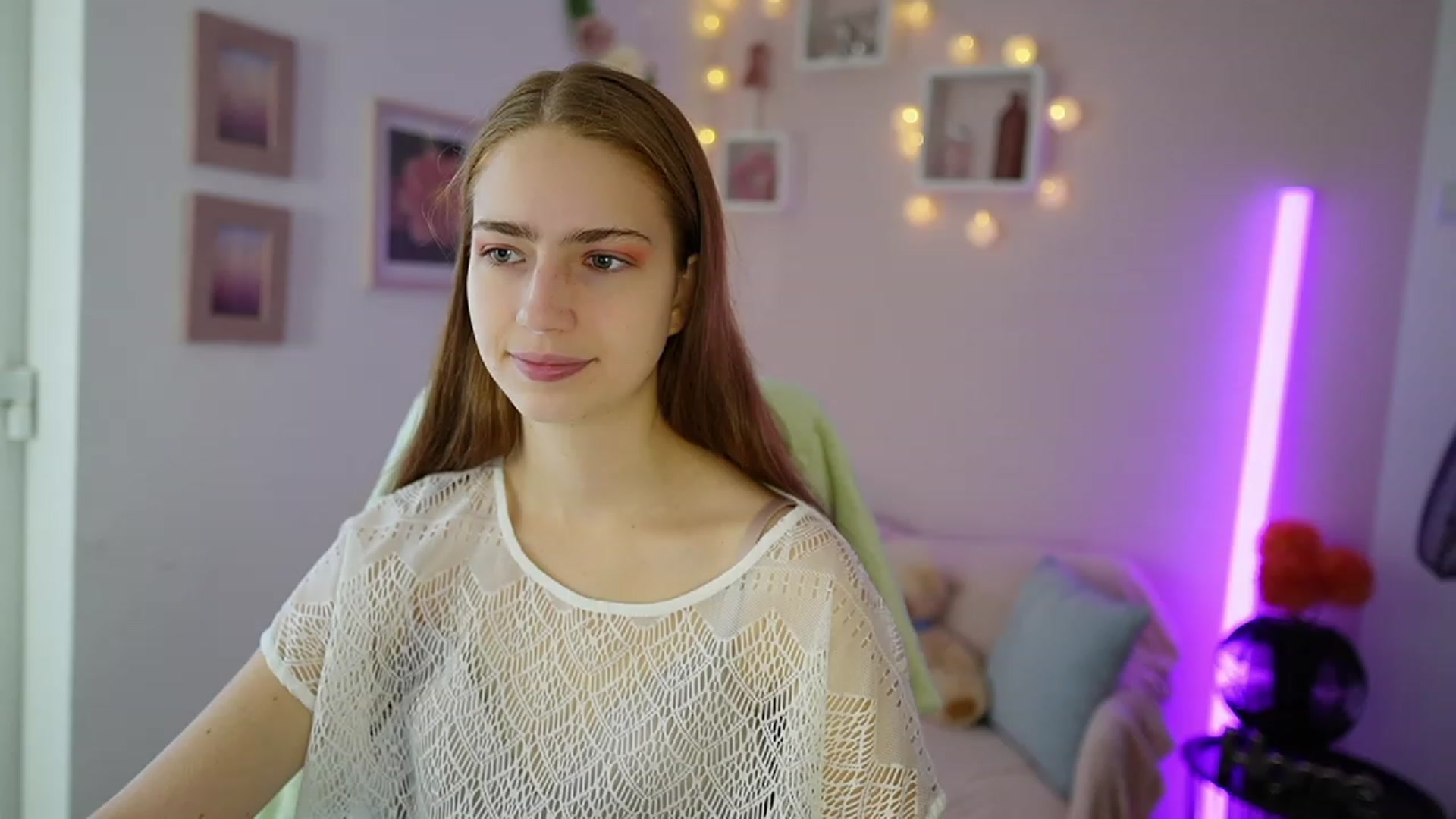 Gallery image thumbnail from Naomi_Woods18's myfreecams stream on, 11/16/2023, 09:25 image 5 of 20