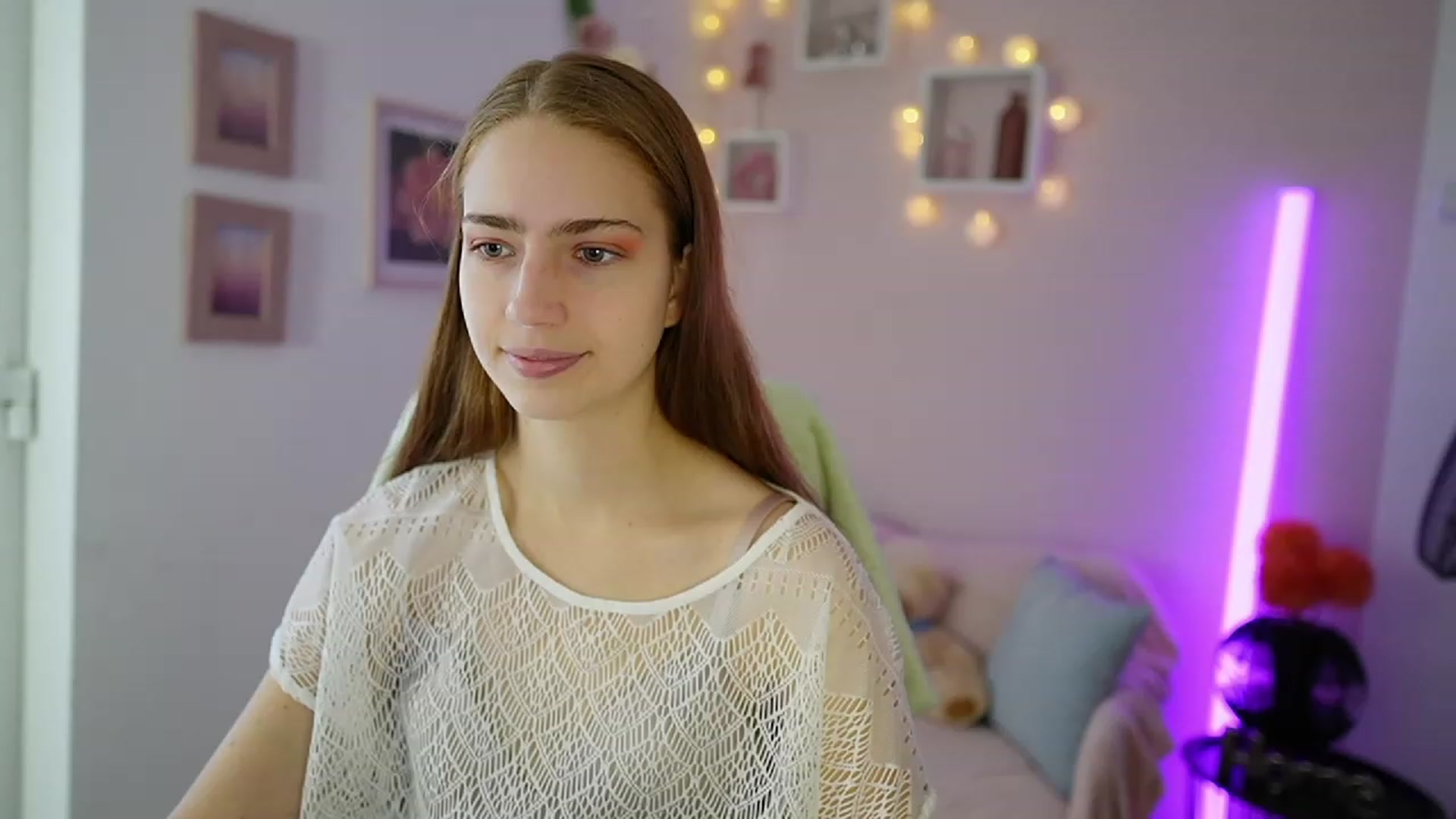 Gallery image thumbnail from Naomi_Woods18's myfreecams stream on, 11/16/2023, 09:25 image 3 of 20