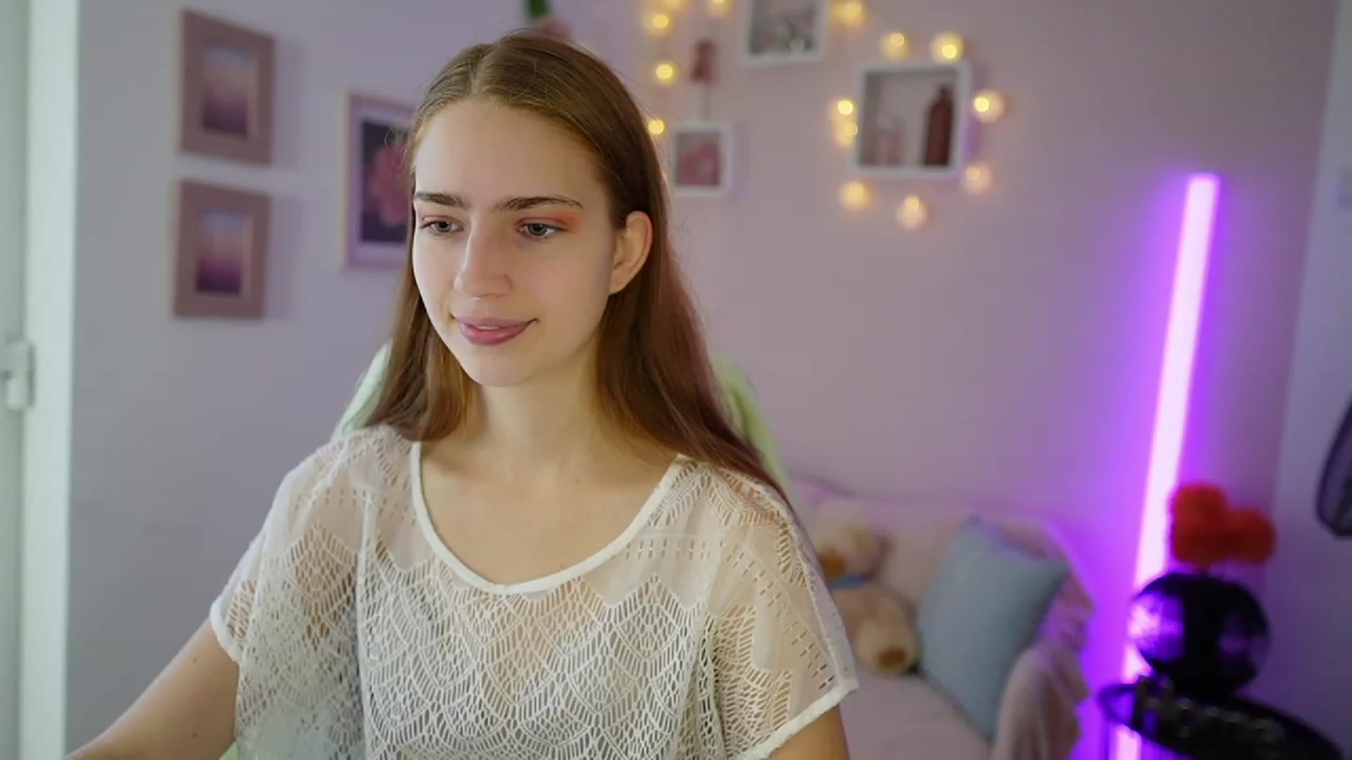 Gallery image thumbnail from Naomi_Woods18's myfreecams stream on, 11/16/2023, 09:25 image 18 of 20