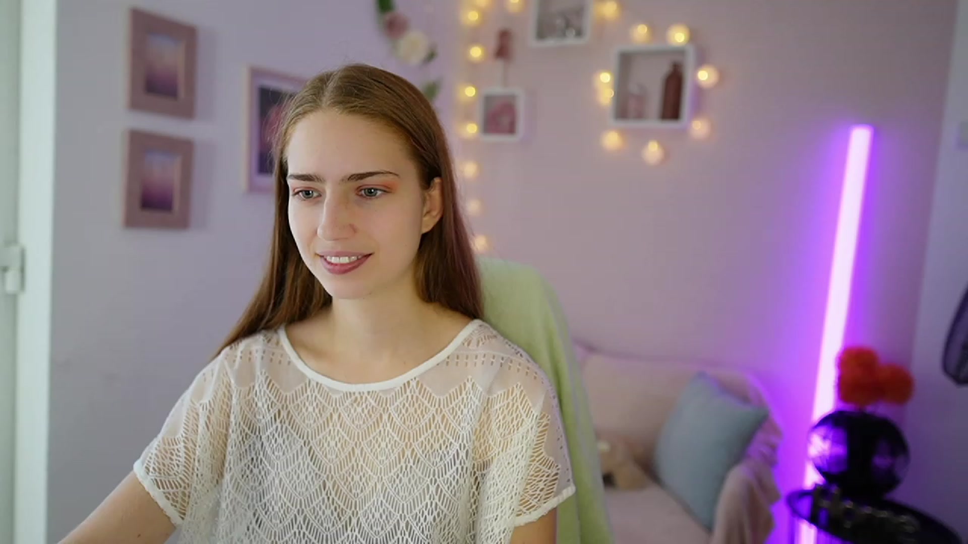 Gallery image thumbnail from Naomi_Woods18's myfreecams stream on, 11/16/2023, 12:24 image 3 of 20