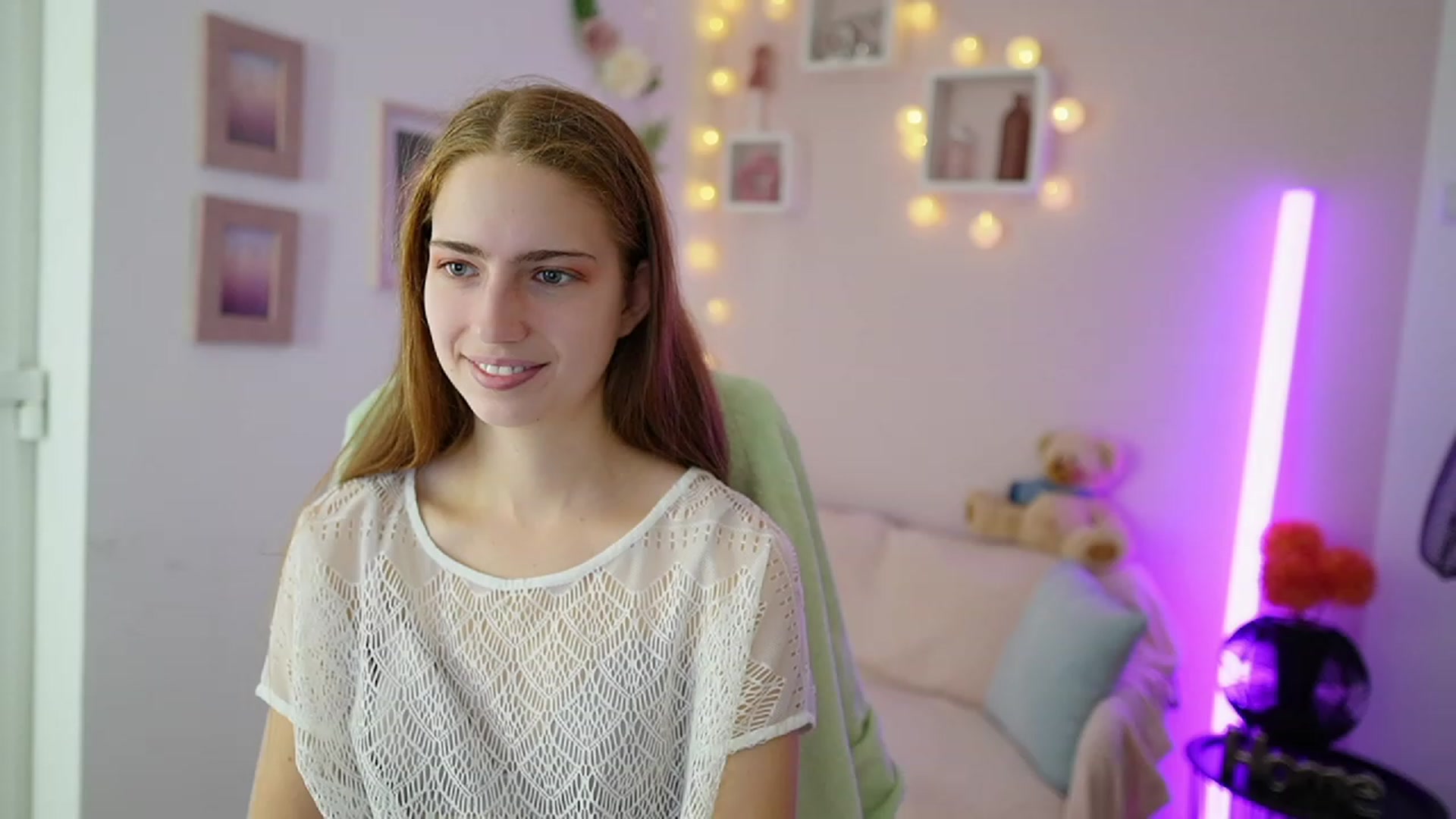 Gallery image thumbnail from Naomi_Woods18's myfreecams stream on, 11/17/2023, 09:55 image 18 of 20