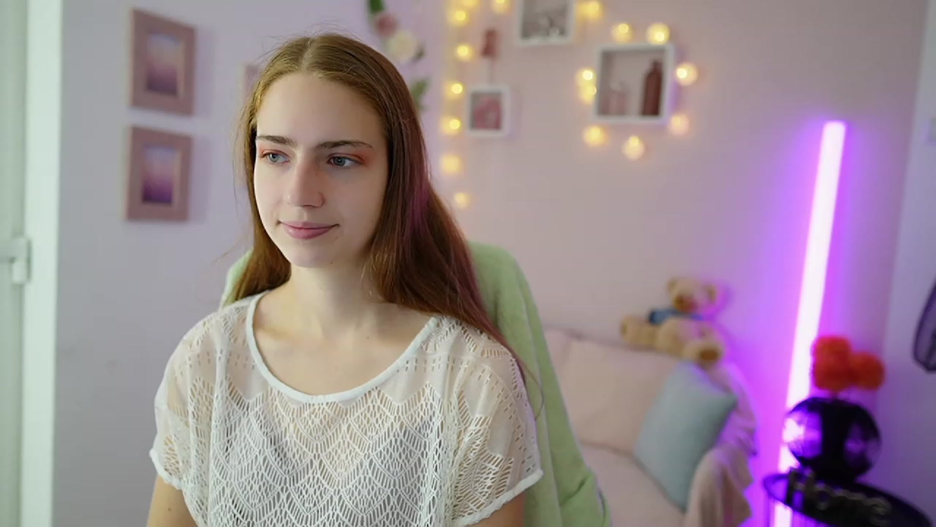 Gallery image thumbnail from Naomi_Woods18's myfreecams stream on, 11/17/2023, 09:55 image 5 of 20