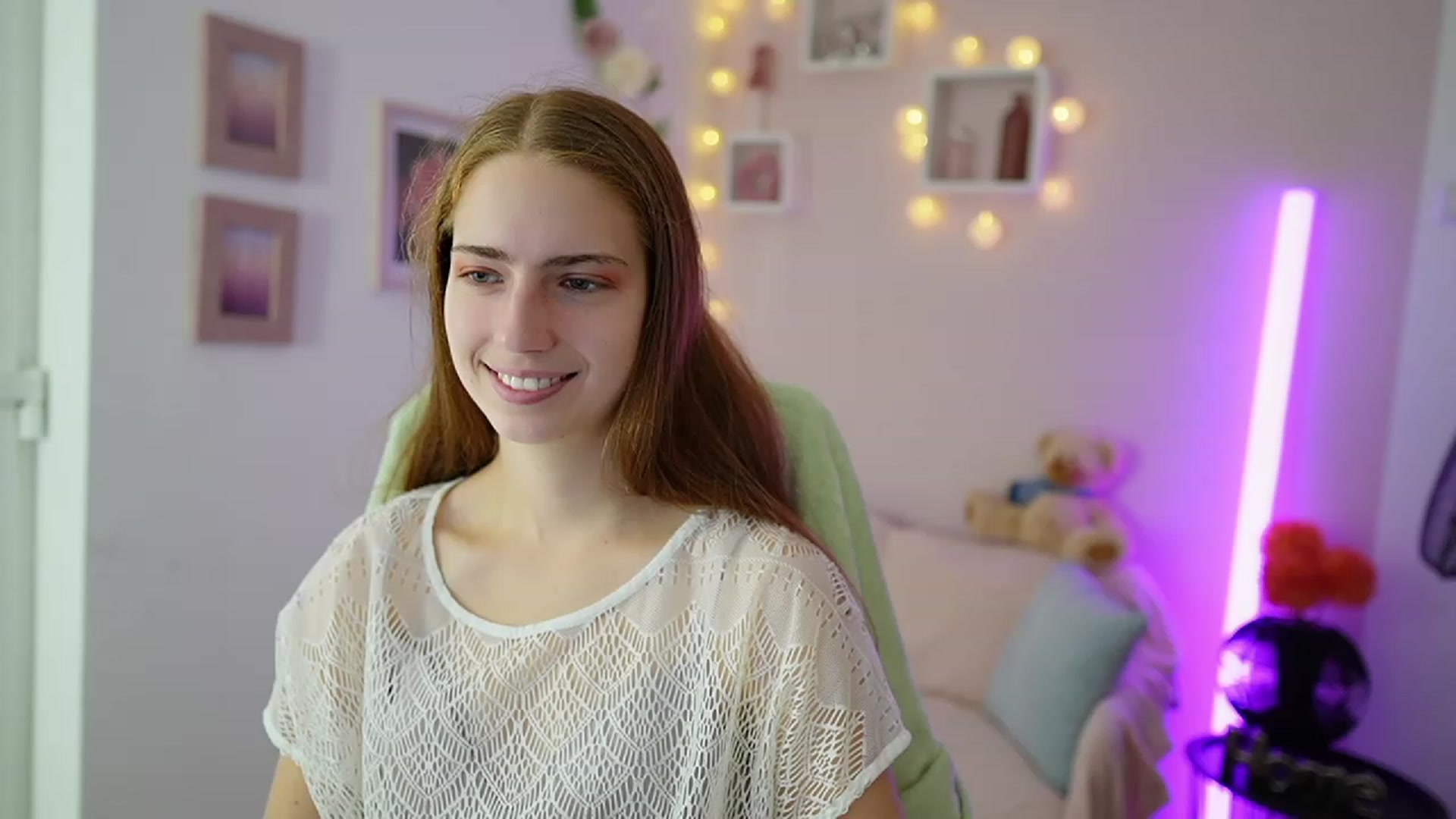 Gallery image thumbnail from Naomi_Woods18's myfreecams stream on, 11/17/2023, 09:55 image 9 of 20