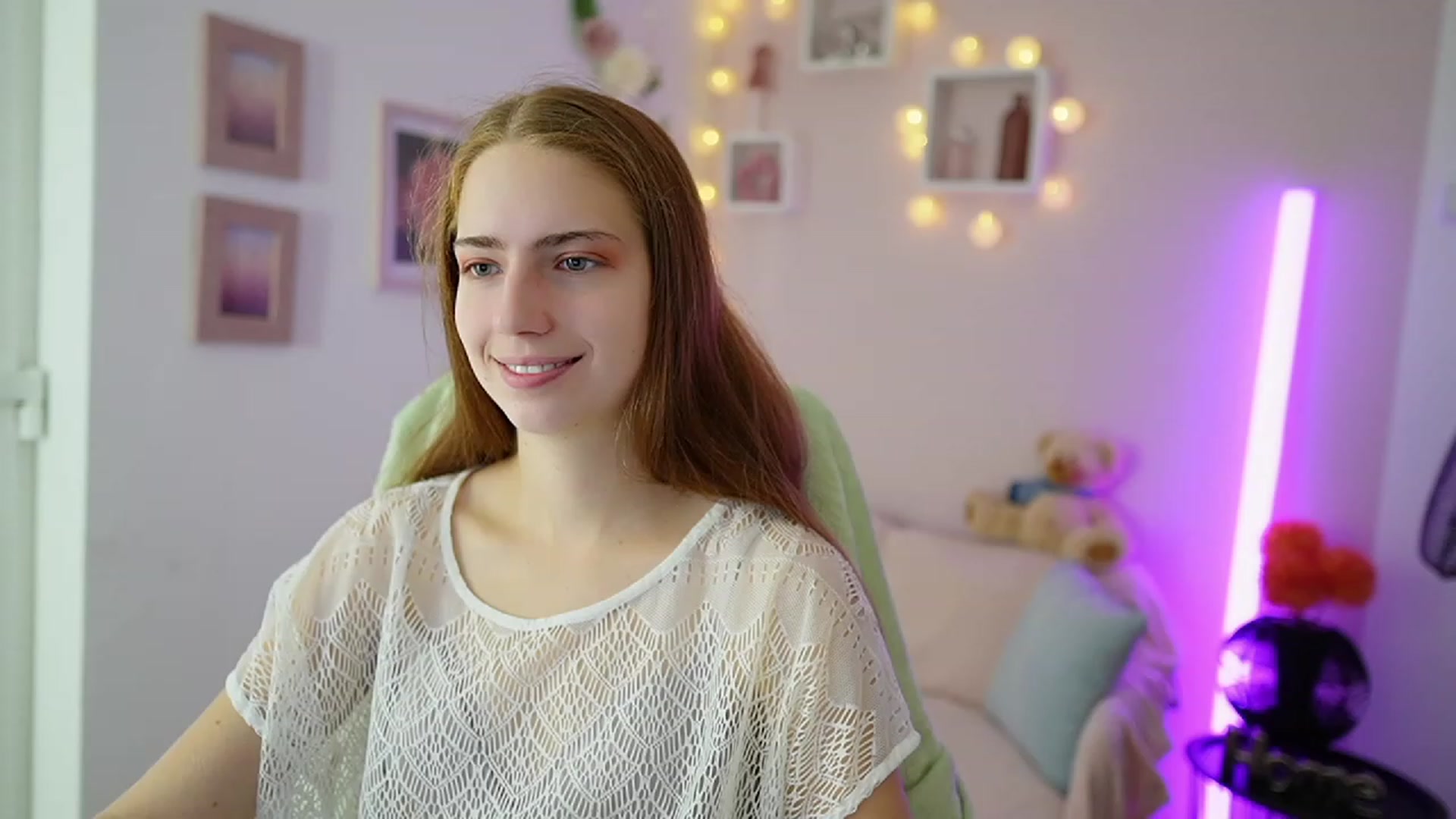 Gallery image thumbnail from Naomi_Woods18's myfreecams stream on, 11/17/2023, 09:55 image 8 of 20