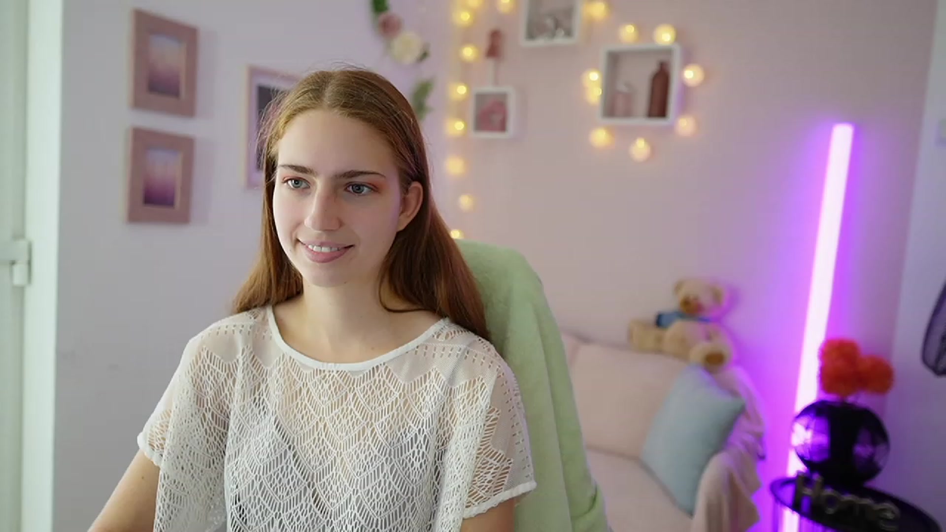 Gallery image thumbnail from Naomi_Woods18's myfreecams stream on, 11/17/2023, 11:36 image 8 of 20
