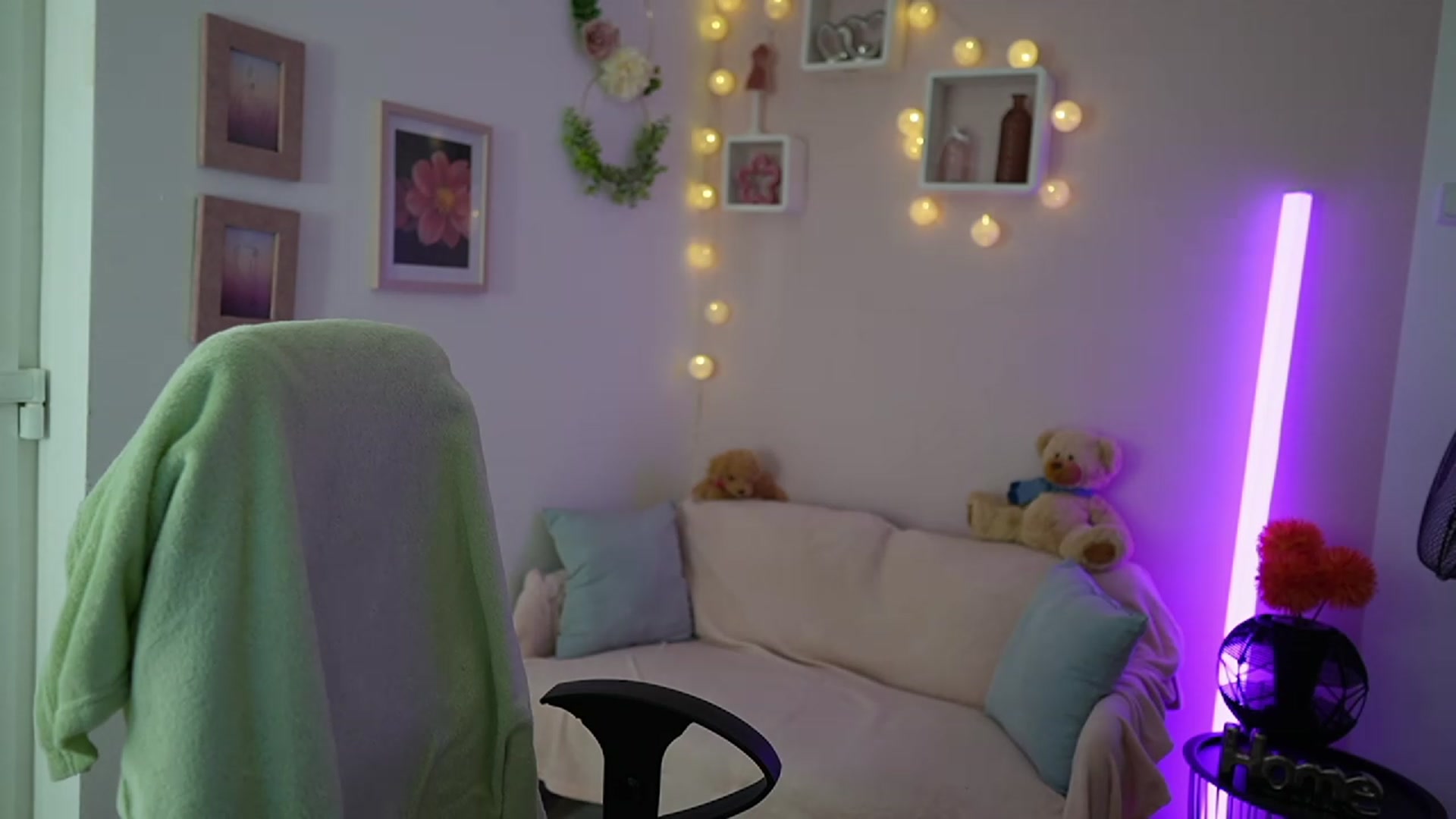 Gallery image thumbnail from Naomi_Woods18's myfreecams stream on, 11/17/2023, 11:36 image 17 of 20