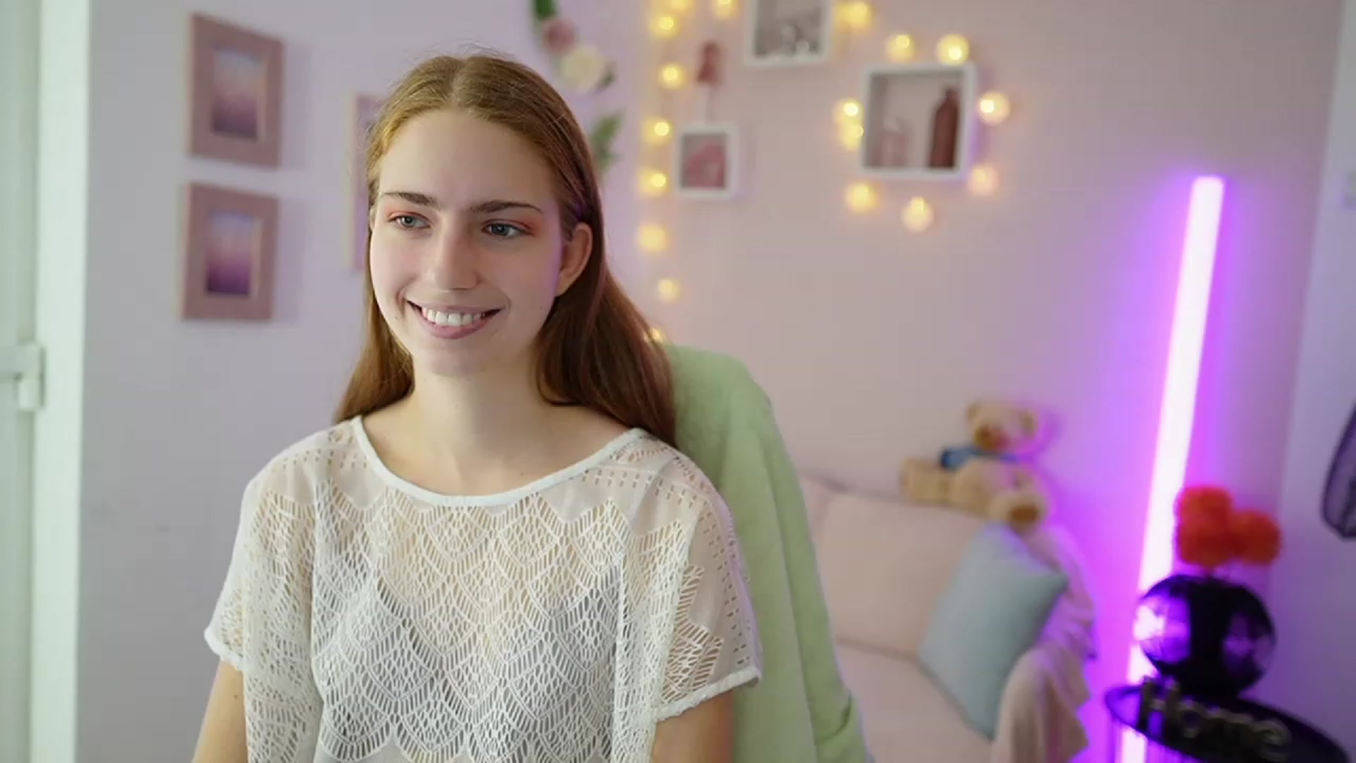 Gallery image thumbnail from Naomi_Woods18's myfreecams stream on, 11/17/2023, 11:36 image 1 of 20