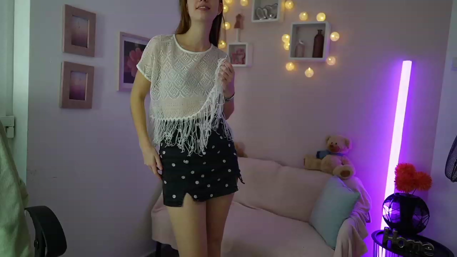 Gallery image thumbnail from Naomi_Woods18's myfreecams stream on, 11/17/2023, 13:06 image 12 of 20