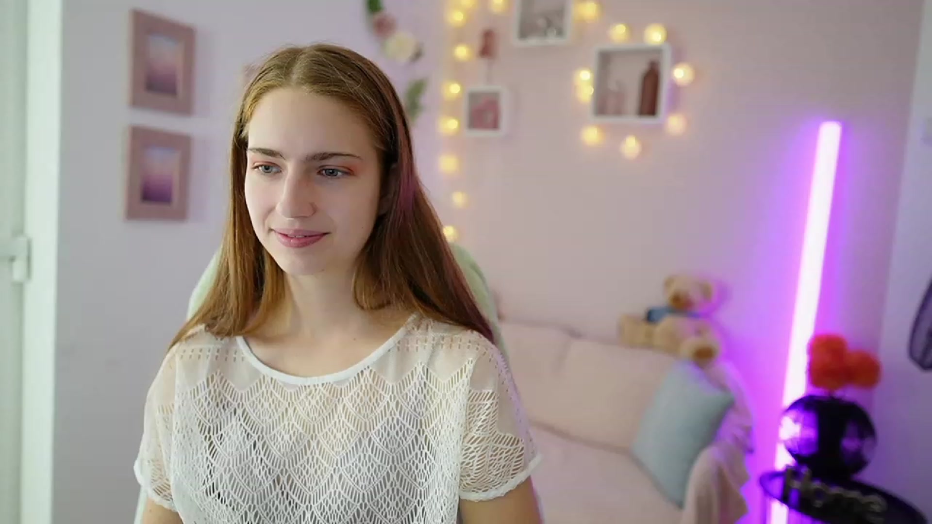 Gallery image thumbnail from Naomi_Woods18's myfreecams stream on, 11/17/2023, 13:06 image 3 of 20