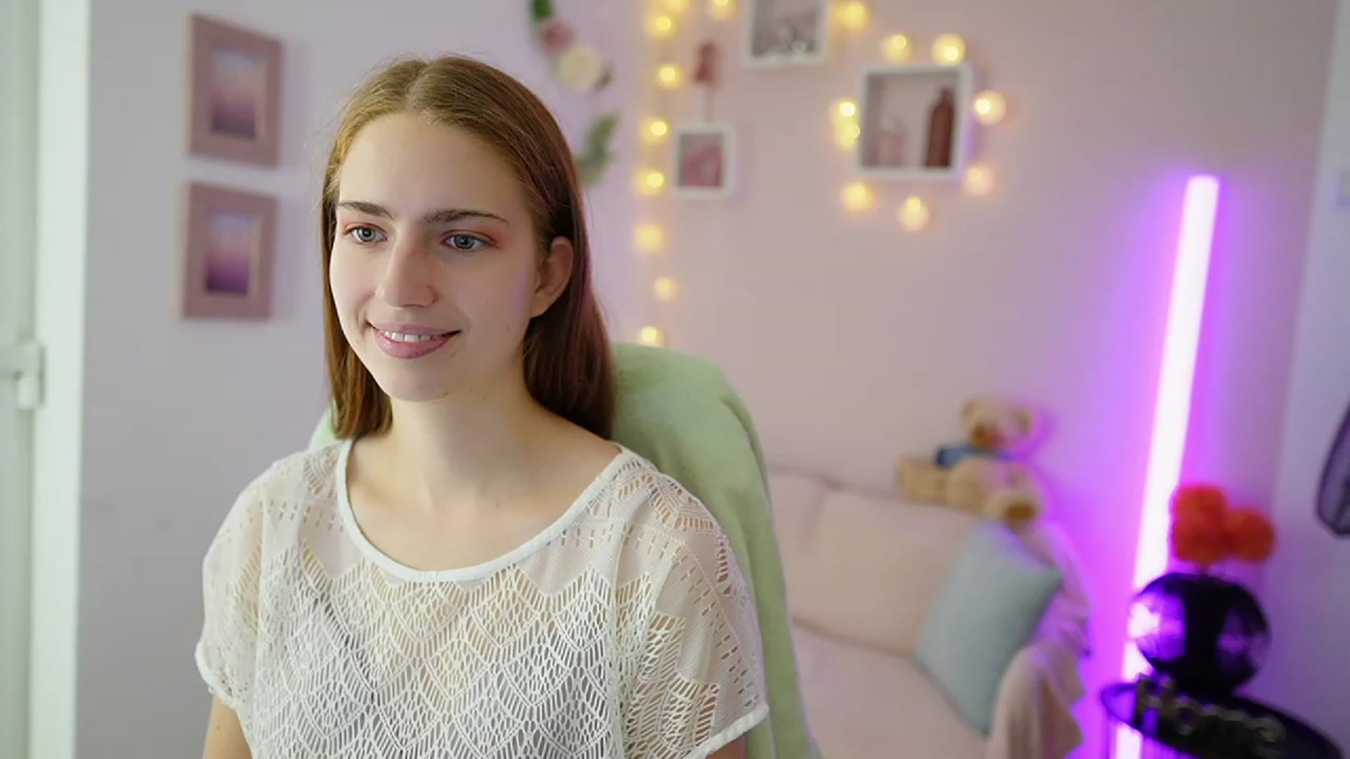 Gallery image thumbnail from Naomi_Woods18's myfreecams stream on, 11/17/2023, 13:06 image 14 of 20