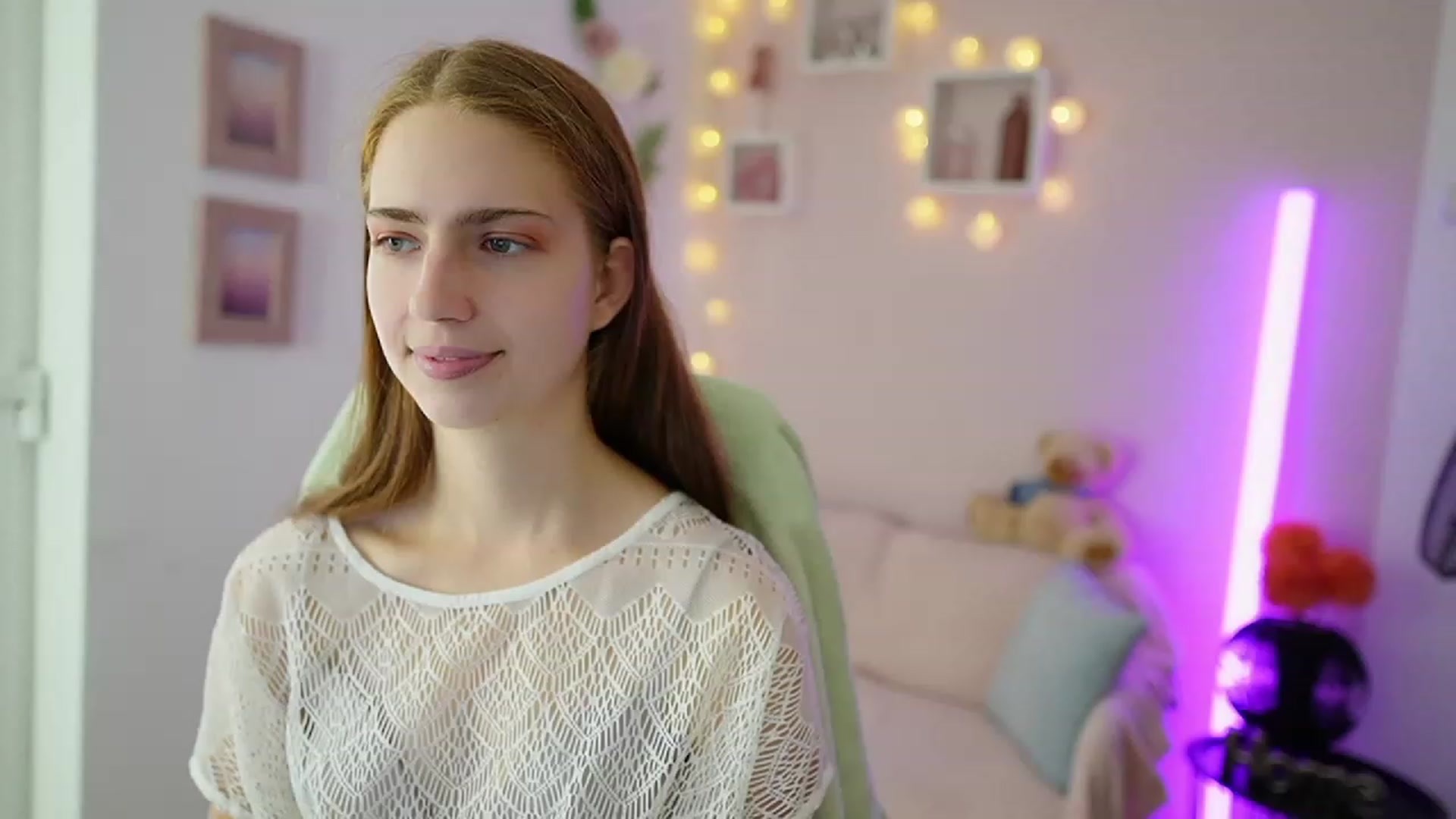 Gallery image thumbnail from Naomi_Woods18's myfreecams stream on, 11/17/2023, 13:06 image 9 of 20