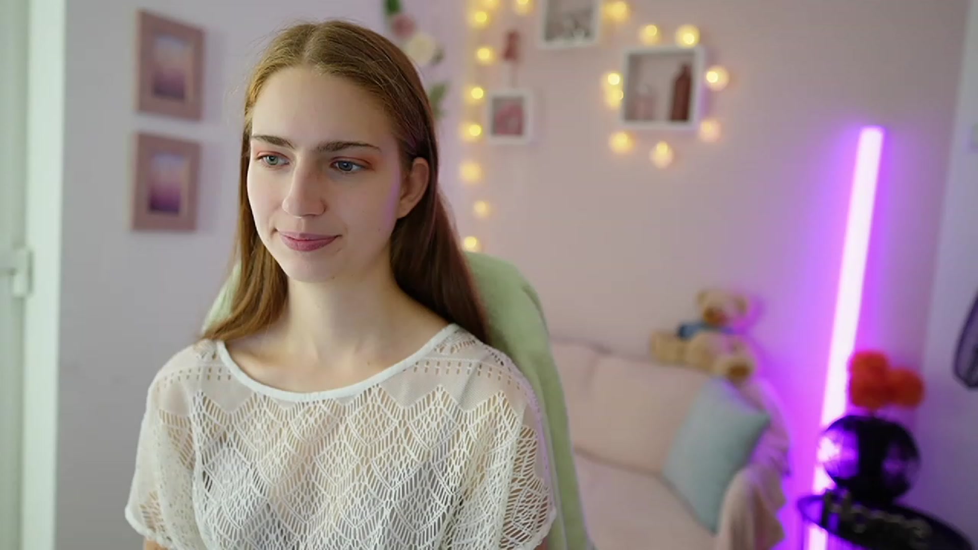 Gallery image thumbnail from Naomi_Woods18's myfreecams stream on, 11/17/2023, 13:06 image 8 of 20