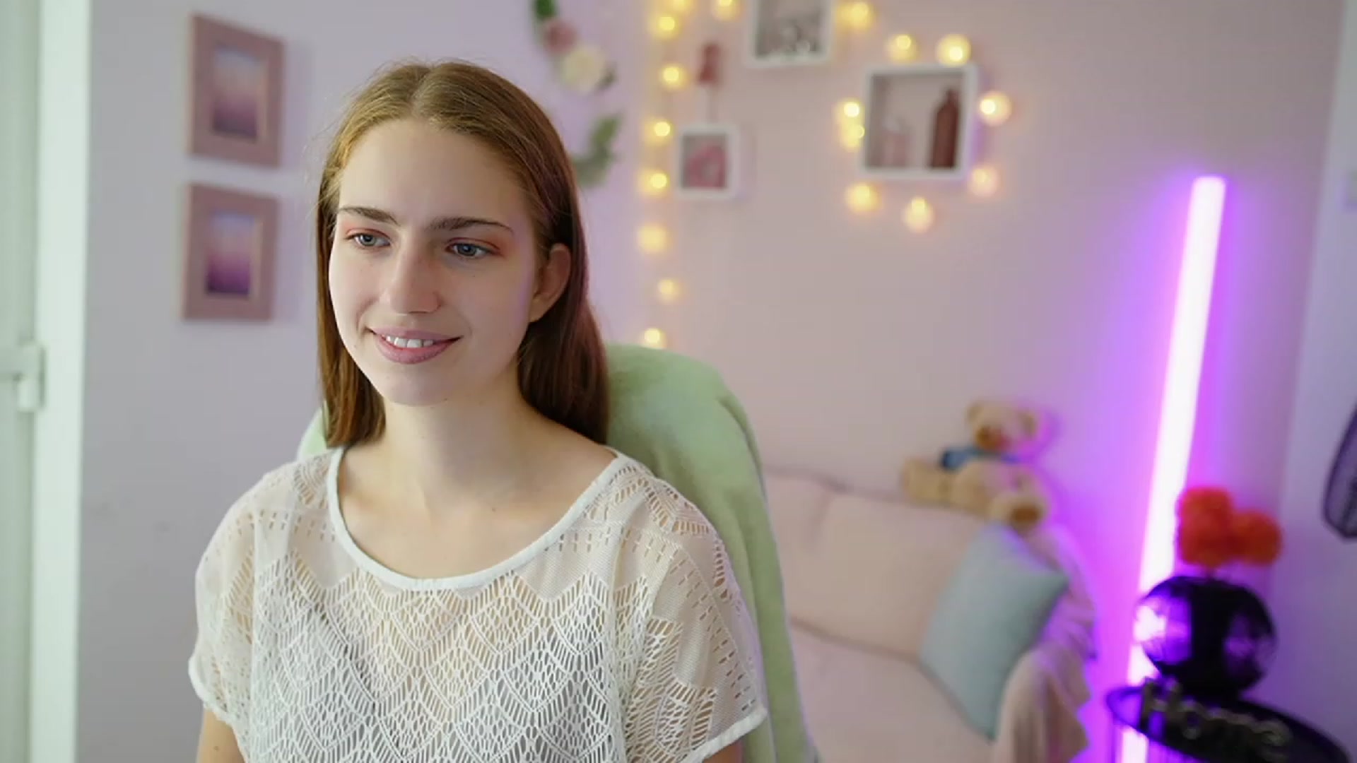 Gallery image thumbnail from Naomi_Woods18's myfreecams stream on, 11/17/2023, 13:06 image 15 of 20