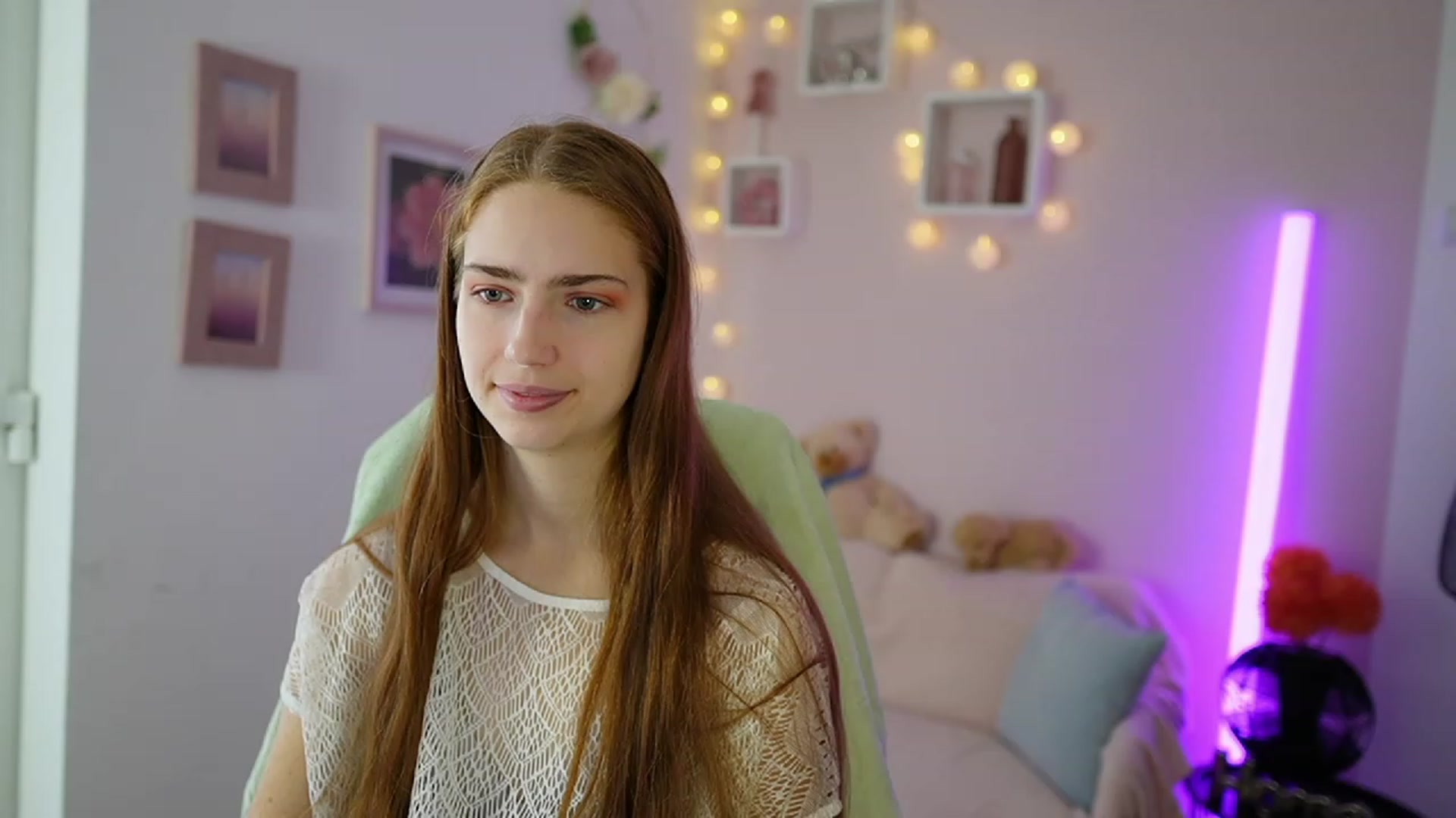 Gallery image thumbnail from Naomi_Woods18's myfreecams stream on, 11/18/2023, 09:50 image 9 of 20