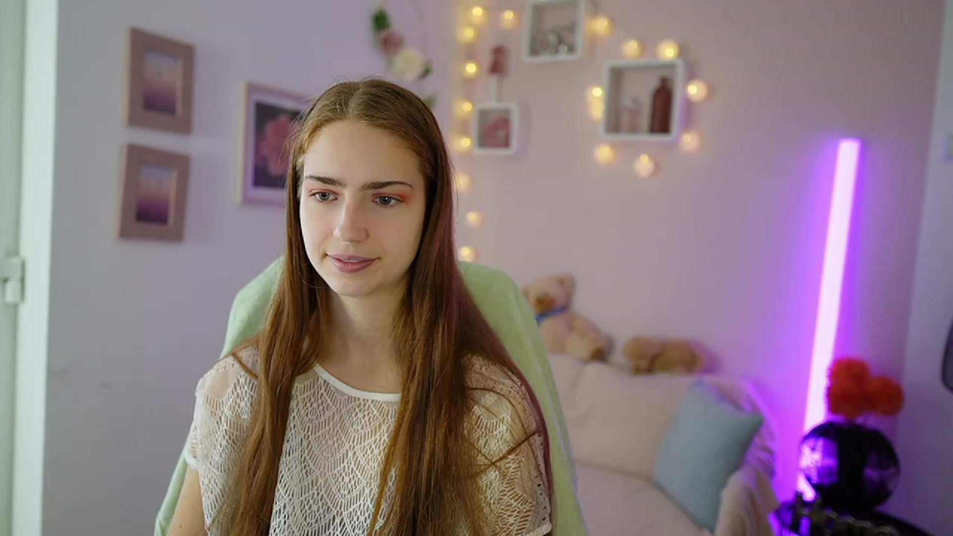 Gallery image thumbnail from Naomi_Woods18's myfreecams stream on, 11/18/2023, 09:50 image 8 of 20