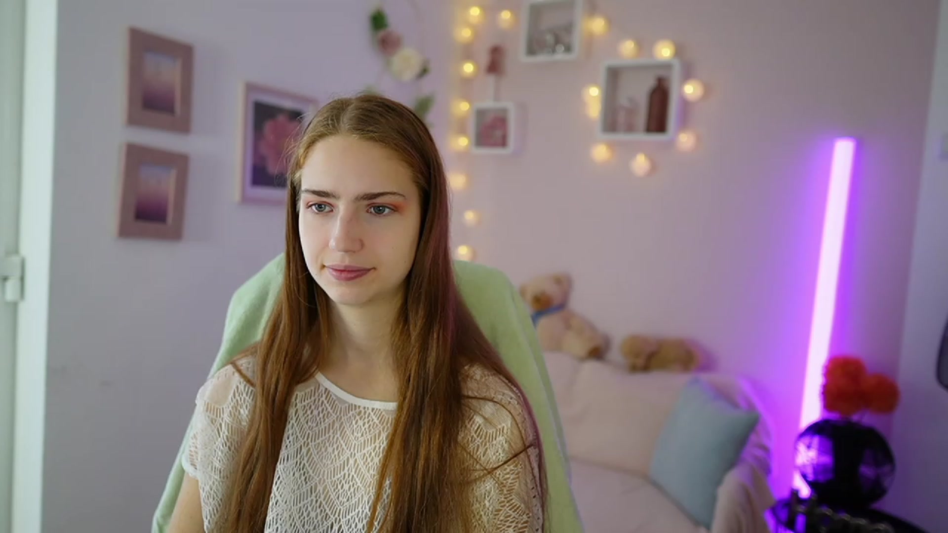 Gallery image thumbnail from Naomi_Woods18's myfreecams stream on, 11/18/2023, 09:50 image 15 of 20