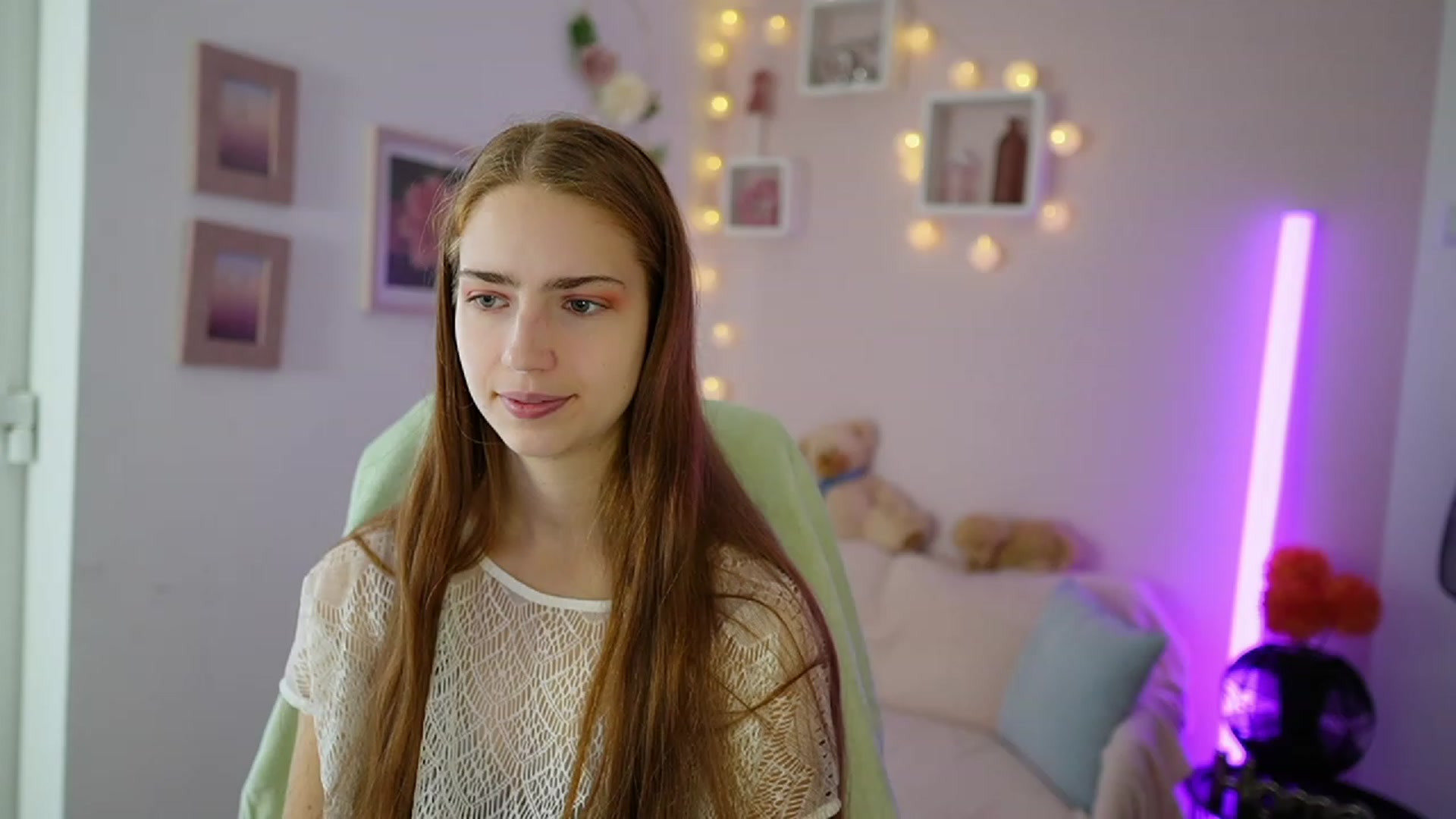 Gallery image thumbnail from Naomi_Woods18's myfreecams stream on, 11/18/2023, 09:50 image 5 of 20