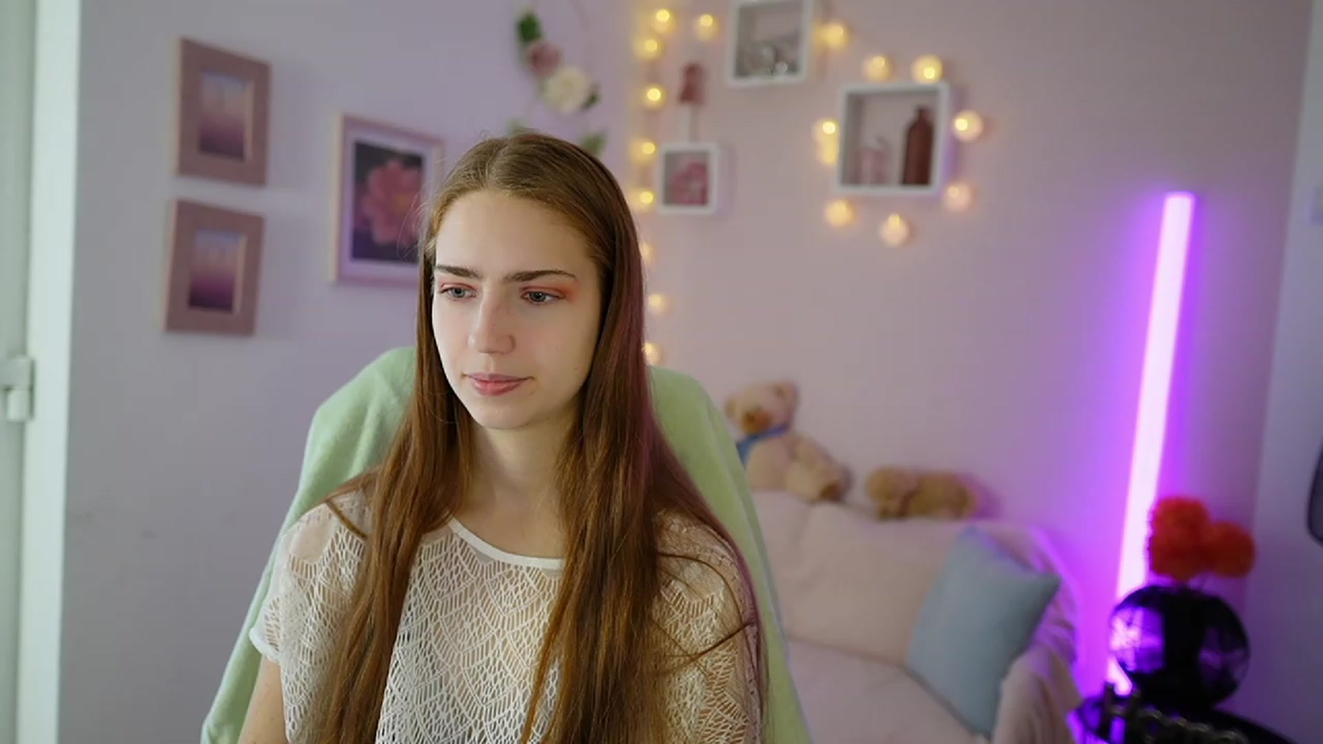 Gallery image thumbnail from Naomi_Woods18's myfreecams stream on, 11/18/2023, 09:50 image 16 of 20