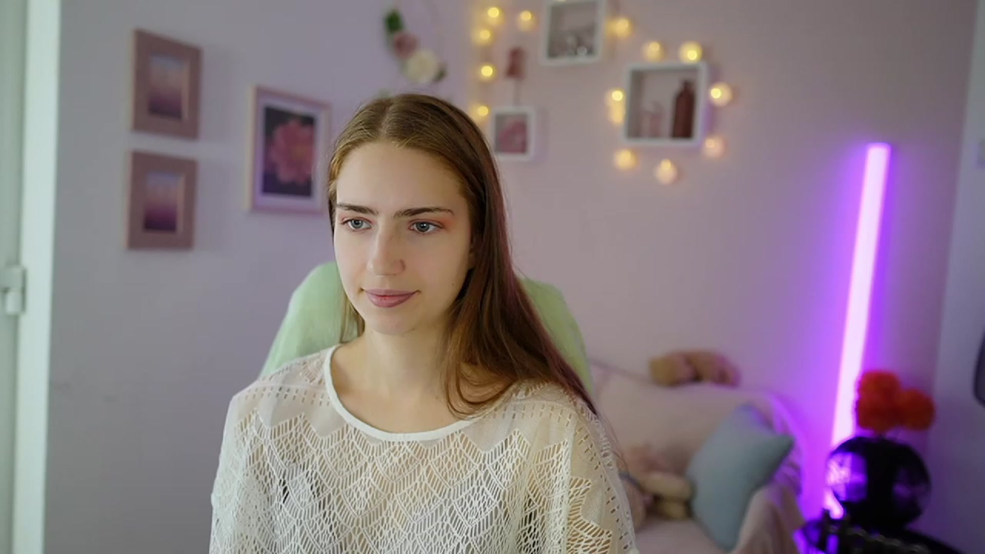 Gallery image thumbnail from Naomi_Woods18's myfreecams stream on, 11/18/2023, 13:15 image 6 of 20