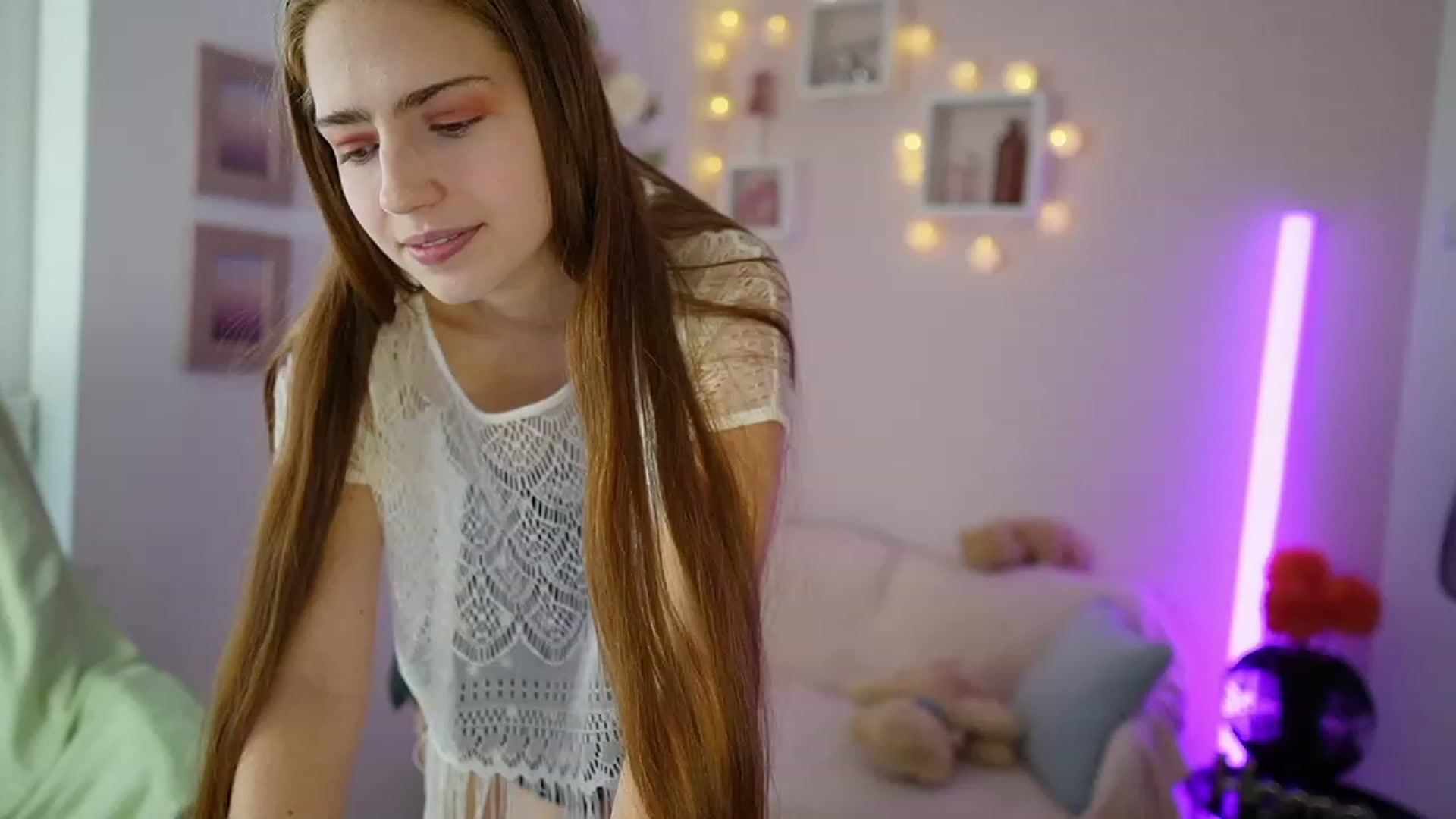 Gallery image thumbnail from Naomi_Woods18's myfreecams stream on, 11/18/2023, 13:15 image 16 of 20
