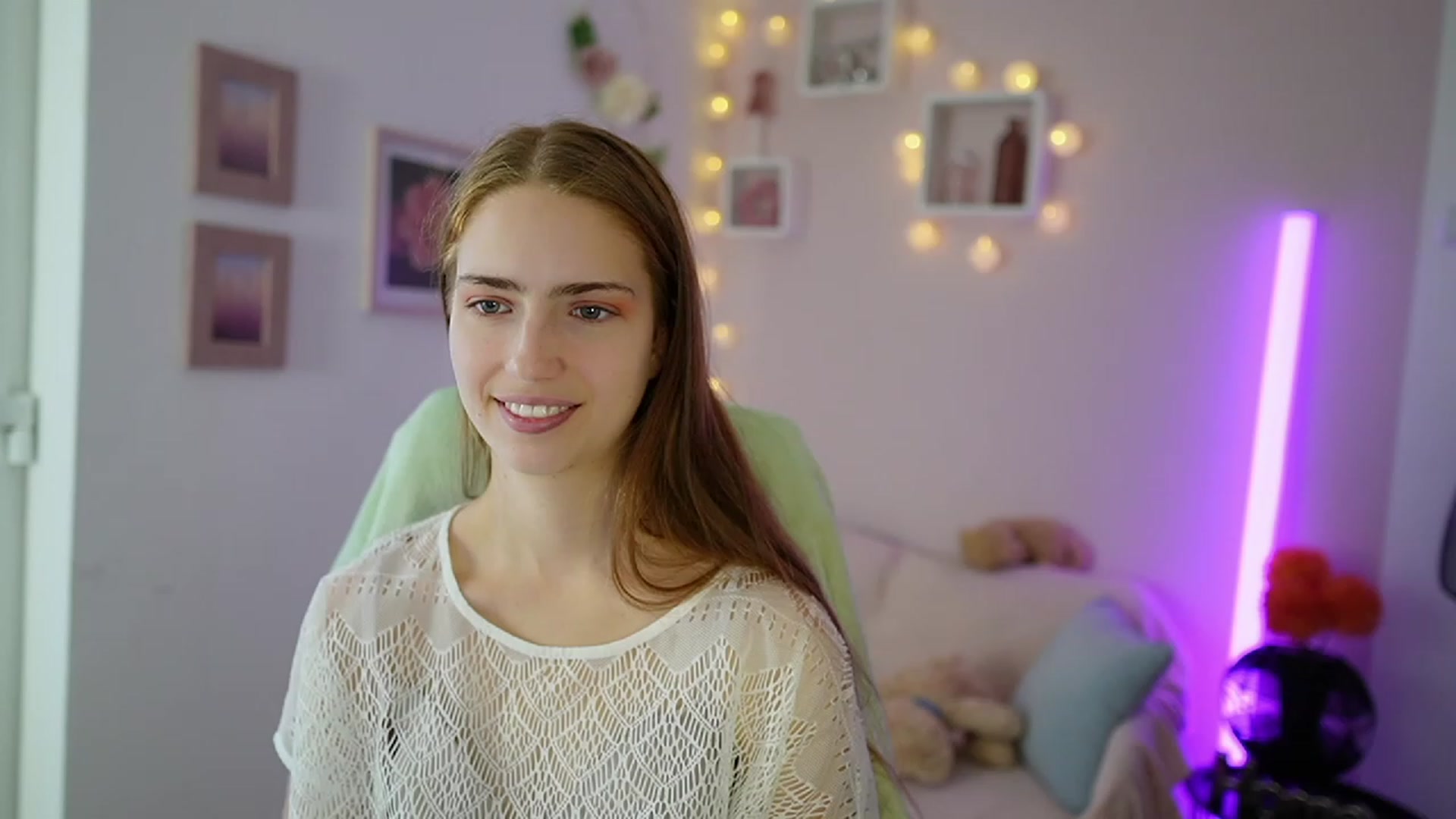 Gallery image thumbnail from Naomi_Woods18's myfreecams stream on, 11/18/2023, 13:15 image 3 of 20