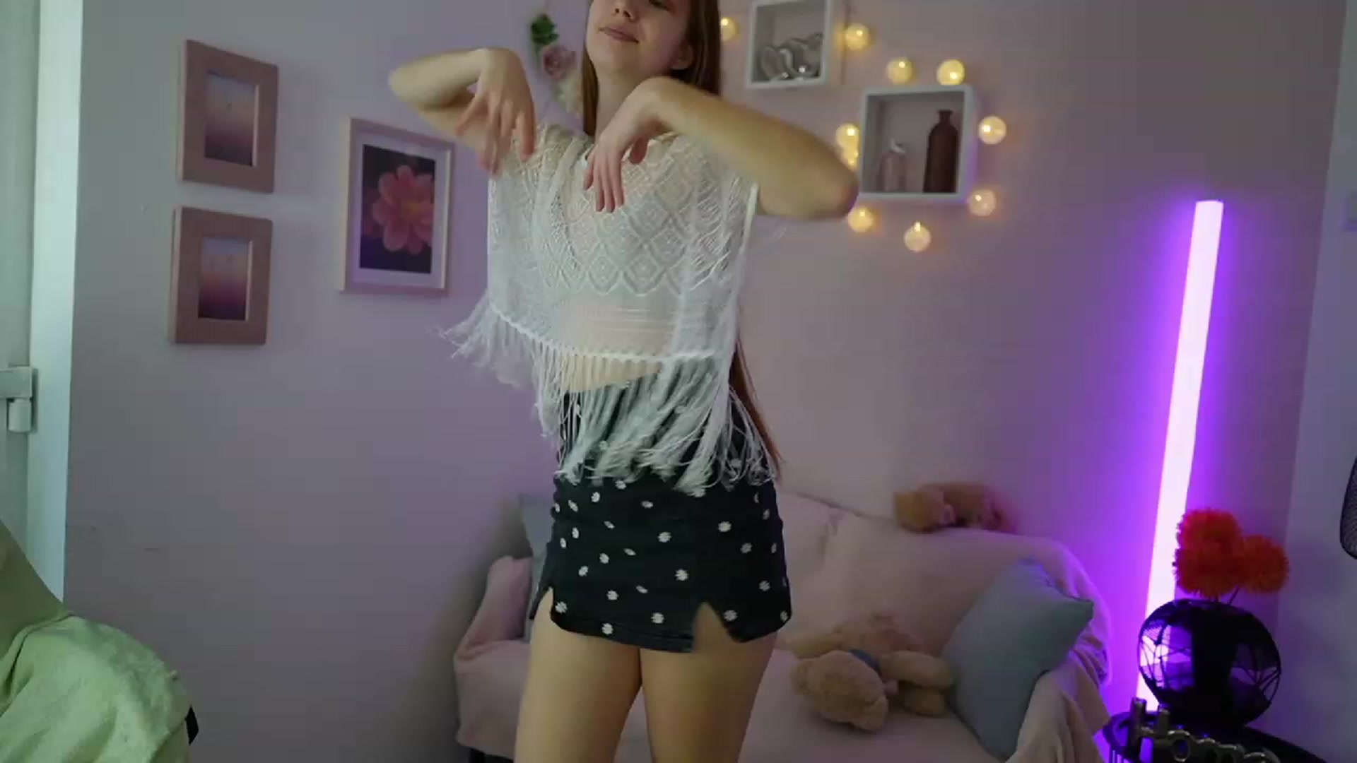 Gallery image thumbnail from Naomi_Woods18's myfreecams stream on, 11/18/2023, 13:15 image 8 of 20