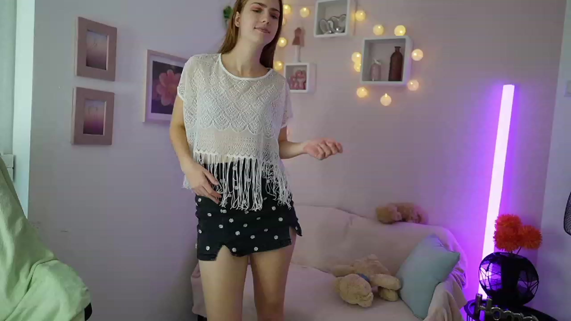 Gallery image thumbnail from Naomi_Woods18's myfreecams stream on, 11/18/2023, 13:15 image 15 of 20