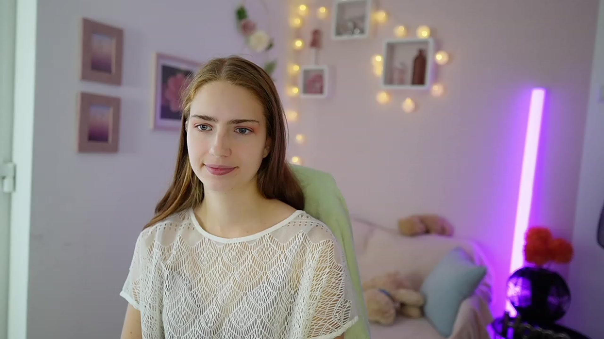 Gallery image thumbnail from Naomi_Woods18's myfreecams stream on, 11/18/2023, 13:15 image 11 of 20