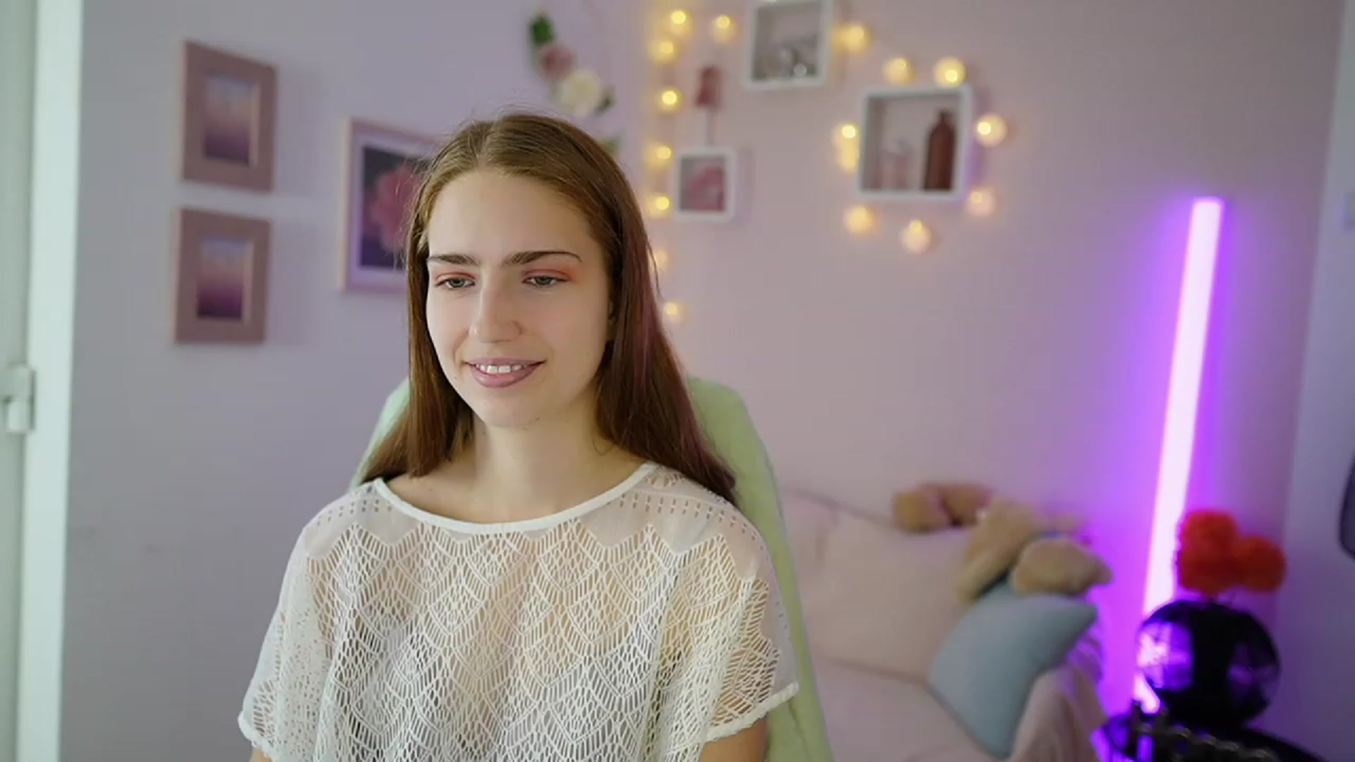 Gallery image thumbnail from Naomi_Woods18's myfreecams stream on, 11/18/2023, 13:59 image 3 of 20