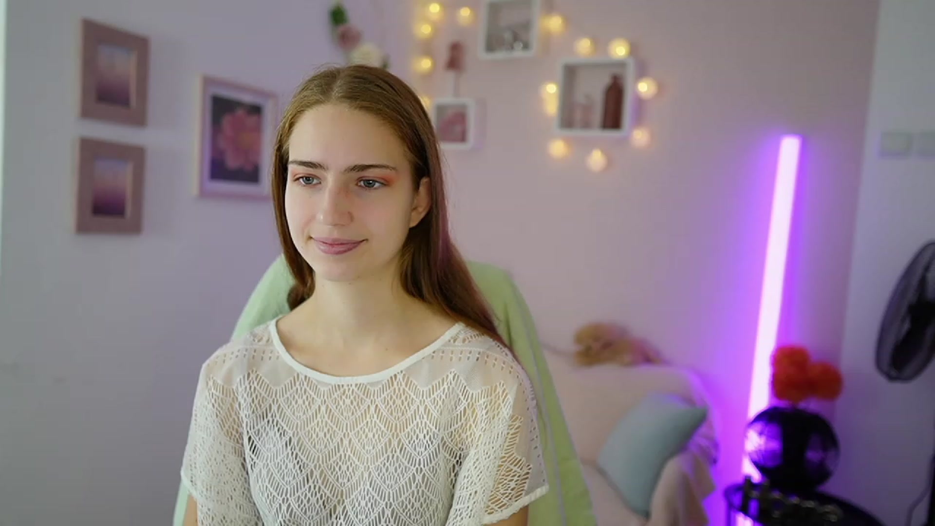Gallery image thumbnail from Naomi_Woods18's myfreecams stream on, 11/19/2023, 10:22 image 1 of 20