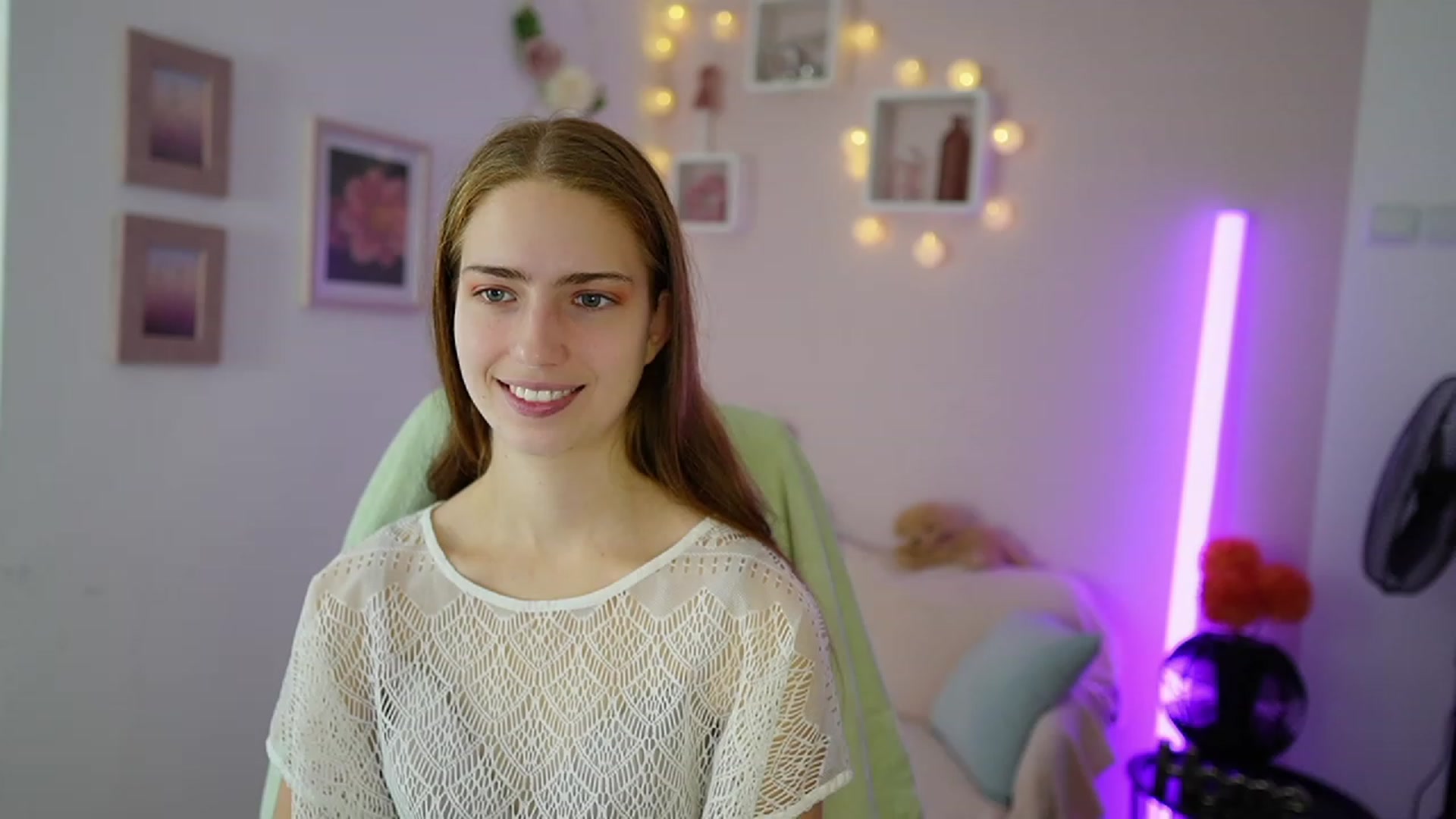 Gallery image thumbnail from Naomi_Woods18's myfreecams stream on, 11/19/2023, 10:22 image 3 of 20