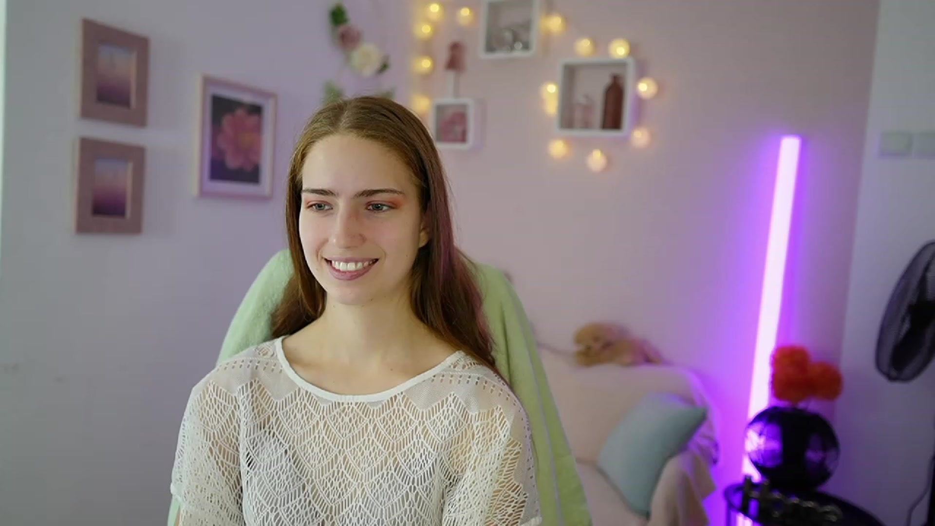 Gallery image thumbnail from Naomi_Woods18's myfreecams stream on, 11/19/2023, 10:22 image 8 of 20
