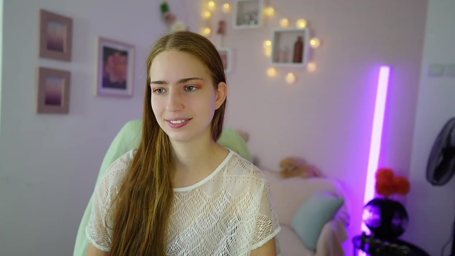 Gallery image thumbnail from Naomi_Woods18's myfreecams stream on, 11/19/2023, 10:22 image 10 of 20