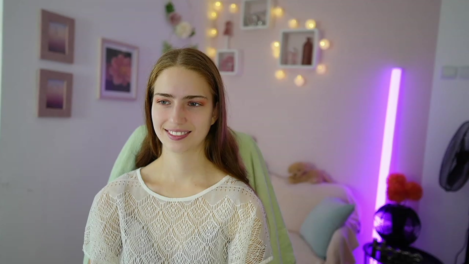 Gallery image thumbnail from Naomi_Woods18's myfreecams stream on, 11/19/2023, 10:22 image 6 of 20