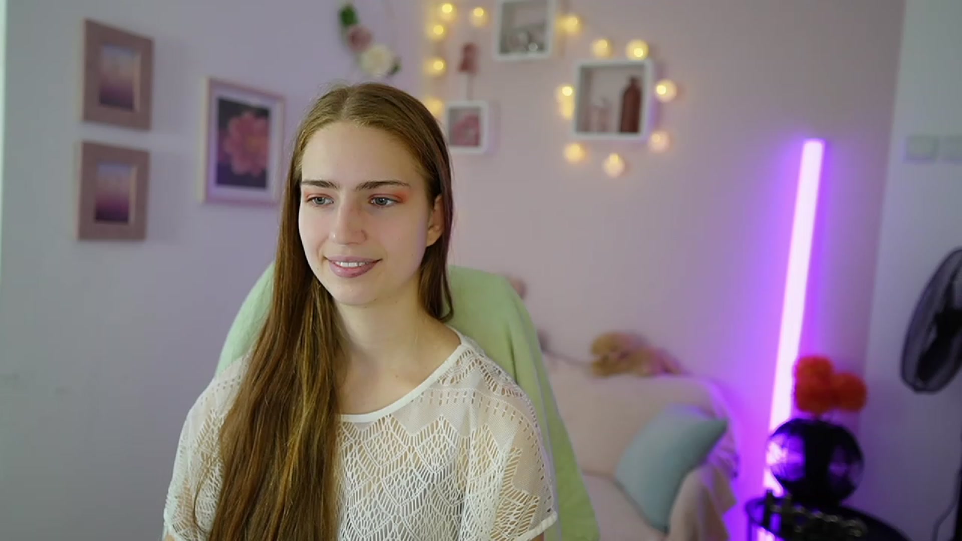 Gallery image thumbnail from Naomi_Woods18's myfreecams stream on, 11/19/2023, 10:22 image 15 of 20