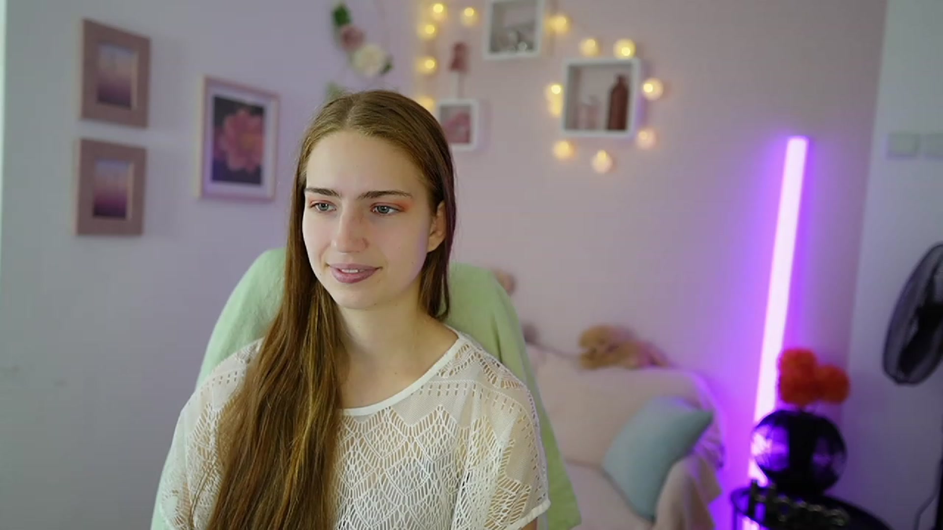 Gallery image thumbnail from Naomi_Woods18's myfreecams stream on, 11/19/2023, 10:22 image 18 of 20
